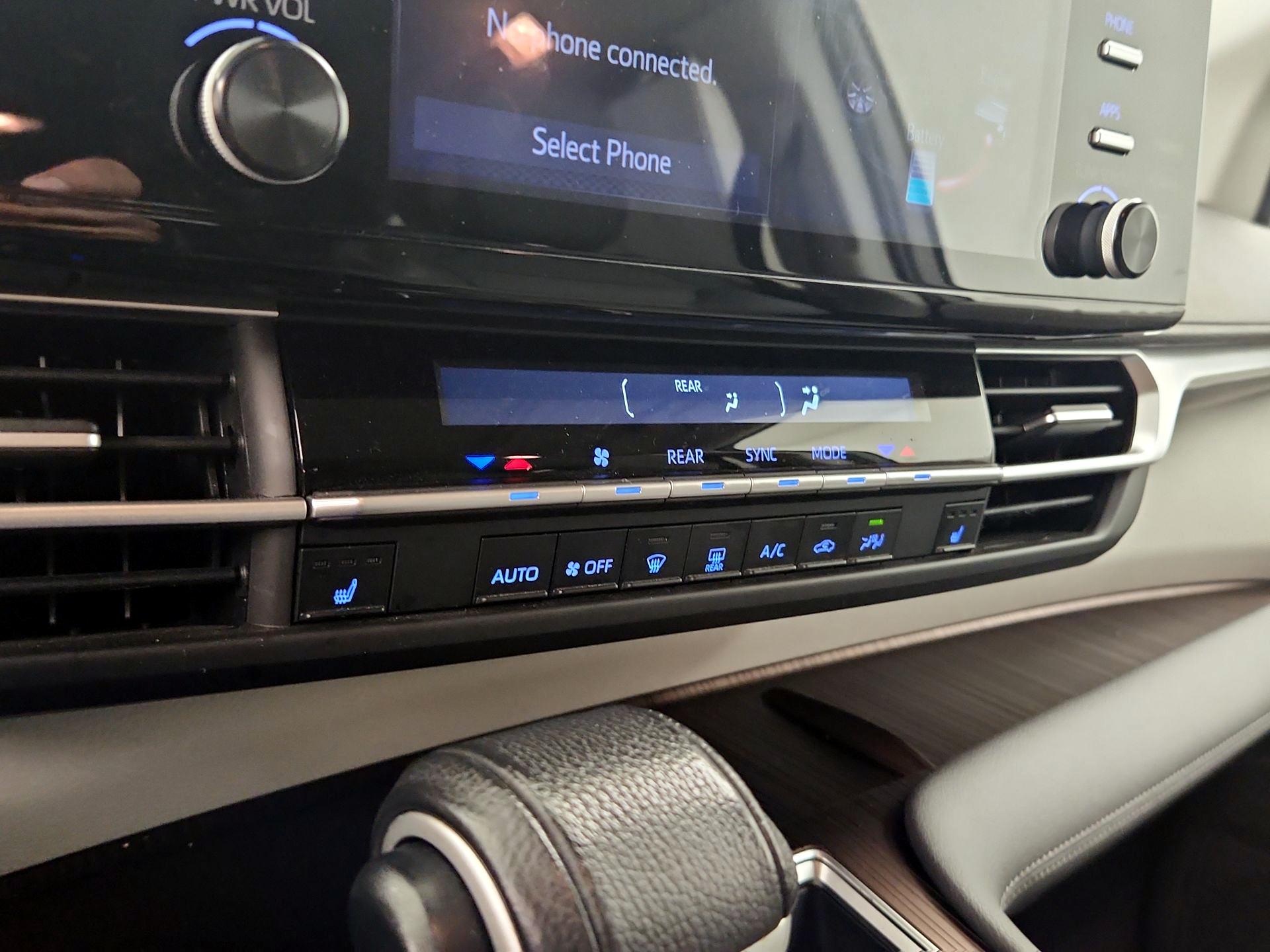 Thumbnail: 2021 Toyota Sienna - 16