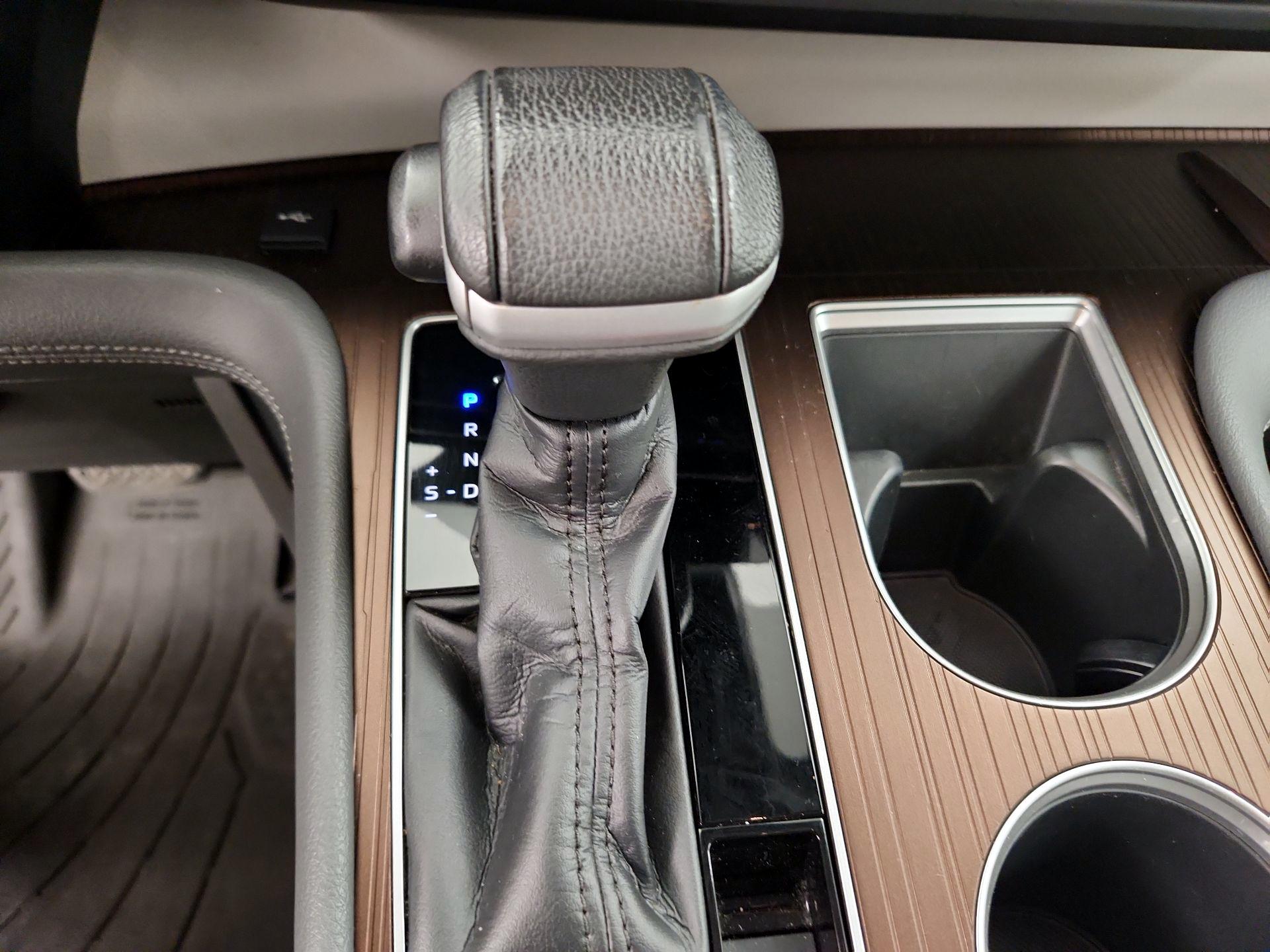 Thumbnail: 2021 Toyota Sienna - 17