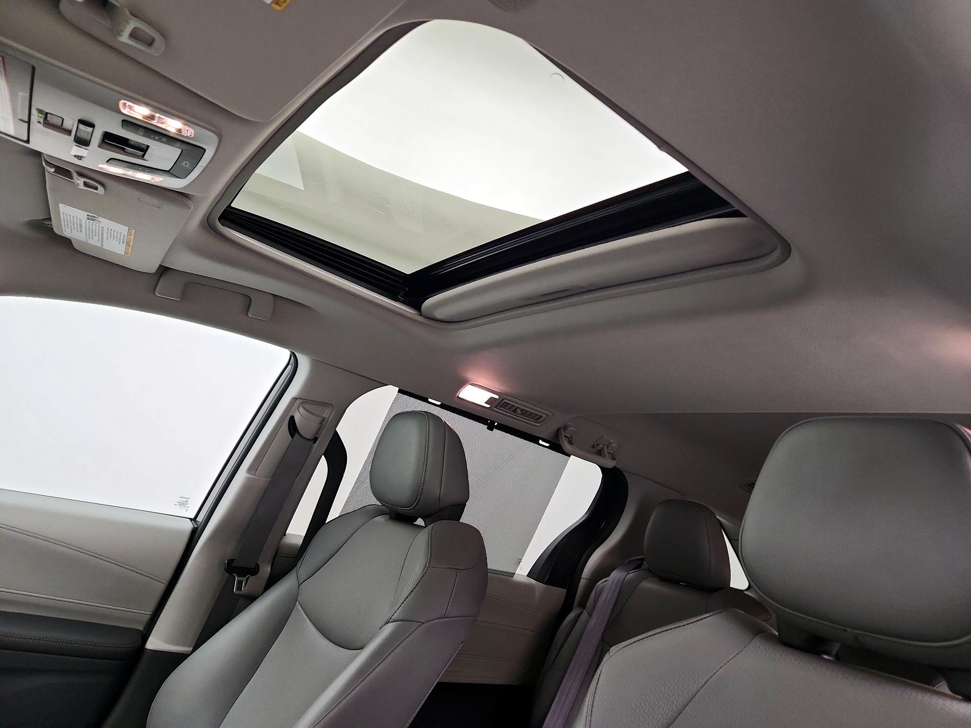 Thumbnail: 2021 Toyota Sienna - 19