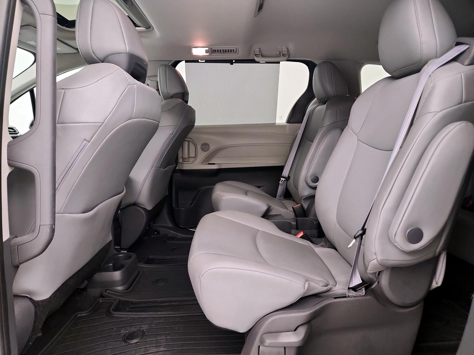 Thumbnail: 2021 Toyota Sienna - 20