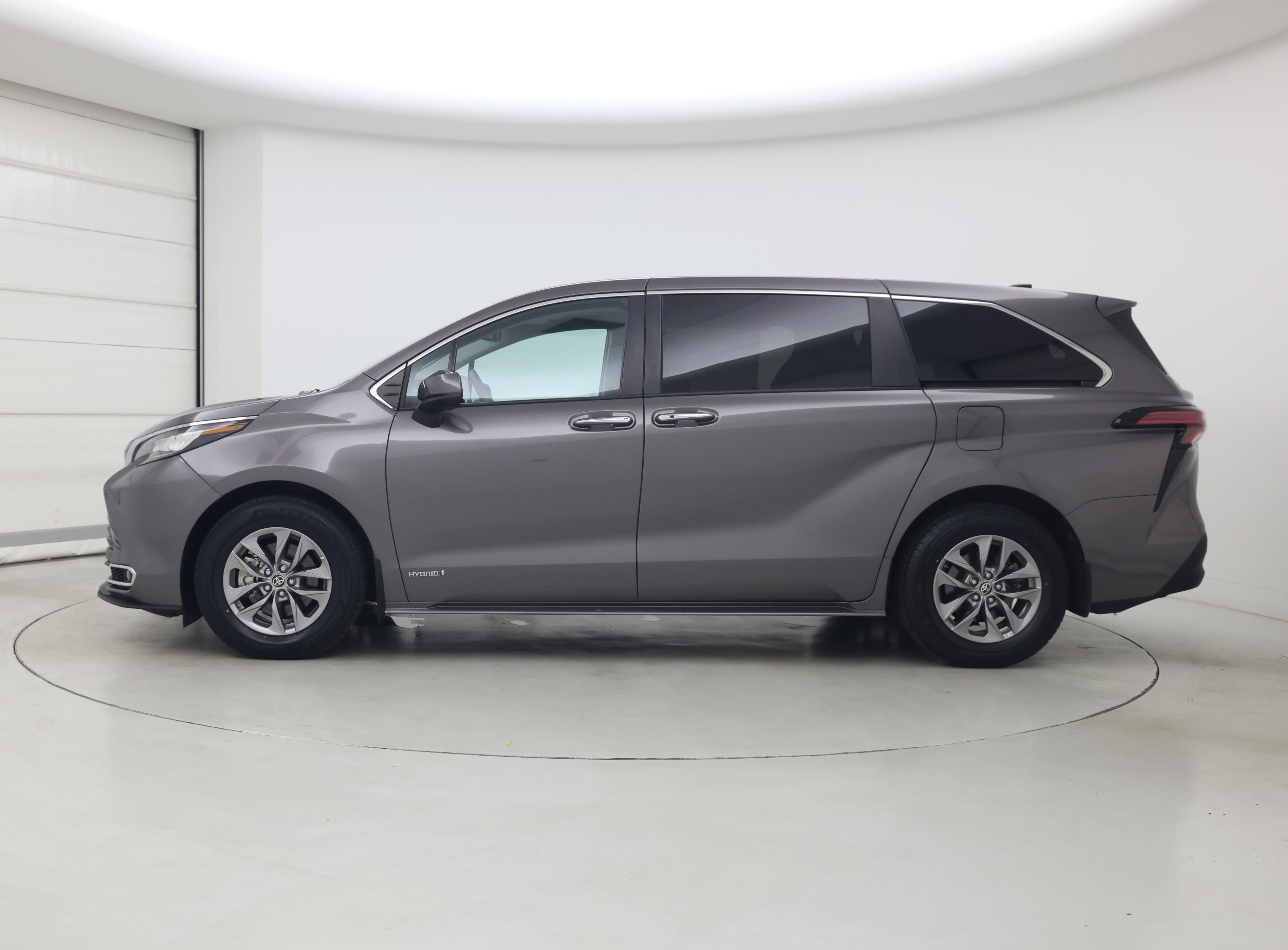 Thumbnail: 2021 Toyota Sienna - 3