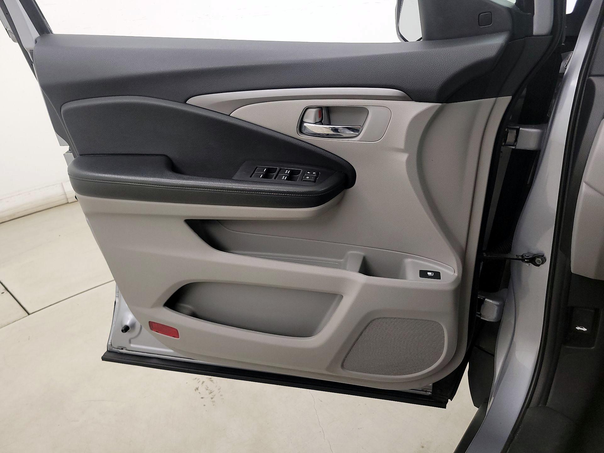 Thumbnail: 2019 Honda Pilot - 12
