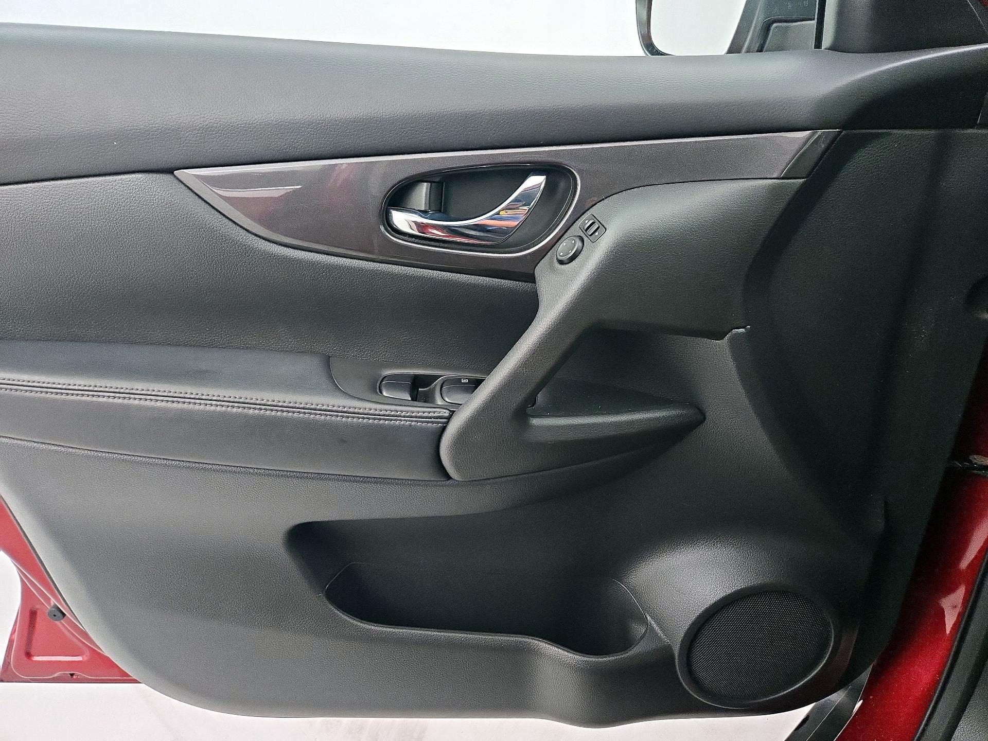 Thumbnail: 2019 Nissan Rogue - 12