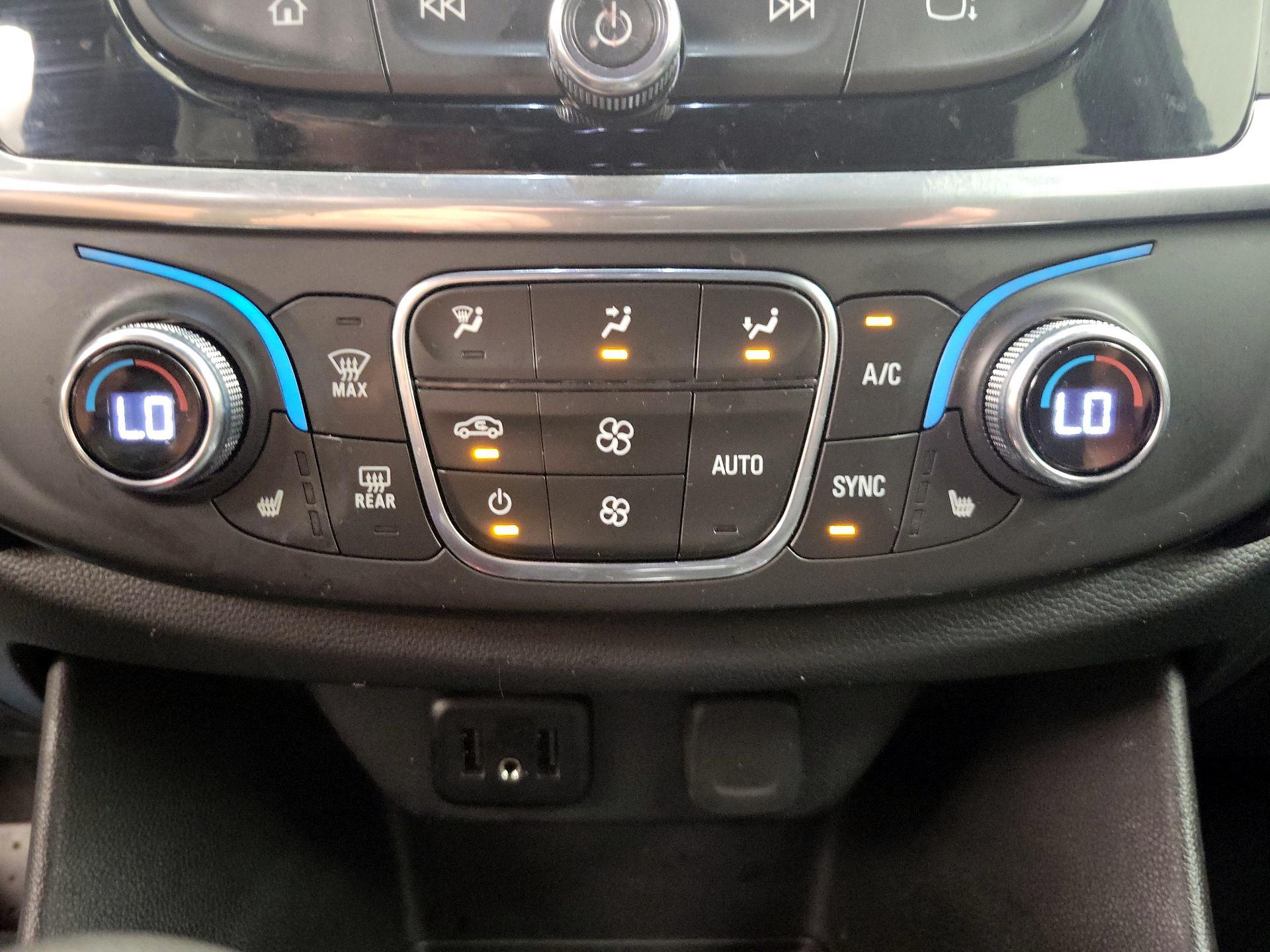 Thumbnail: 2022 Chevrolet Traverse - 16