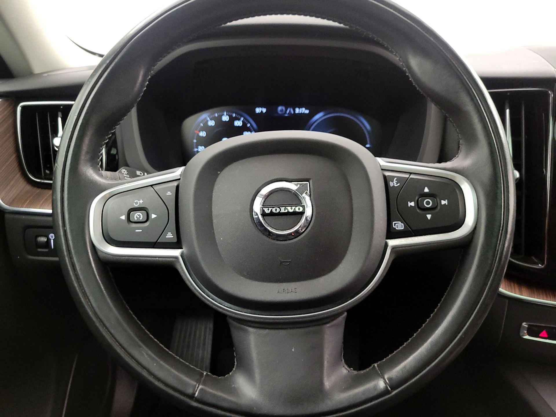 Thumbnail: 2021 Volvo XC60 - 10
