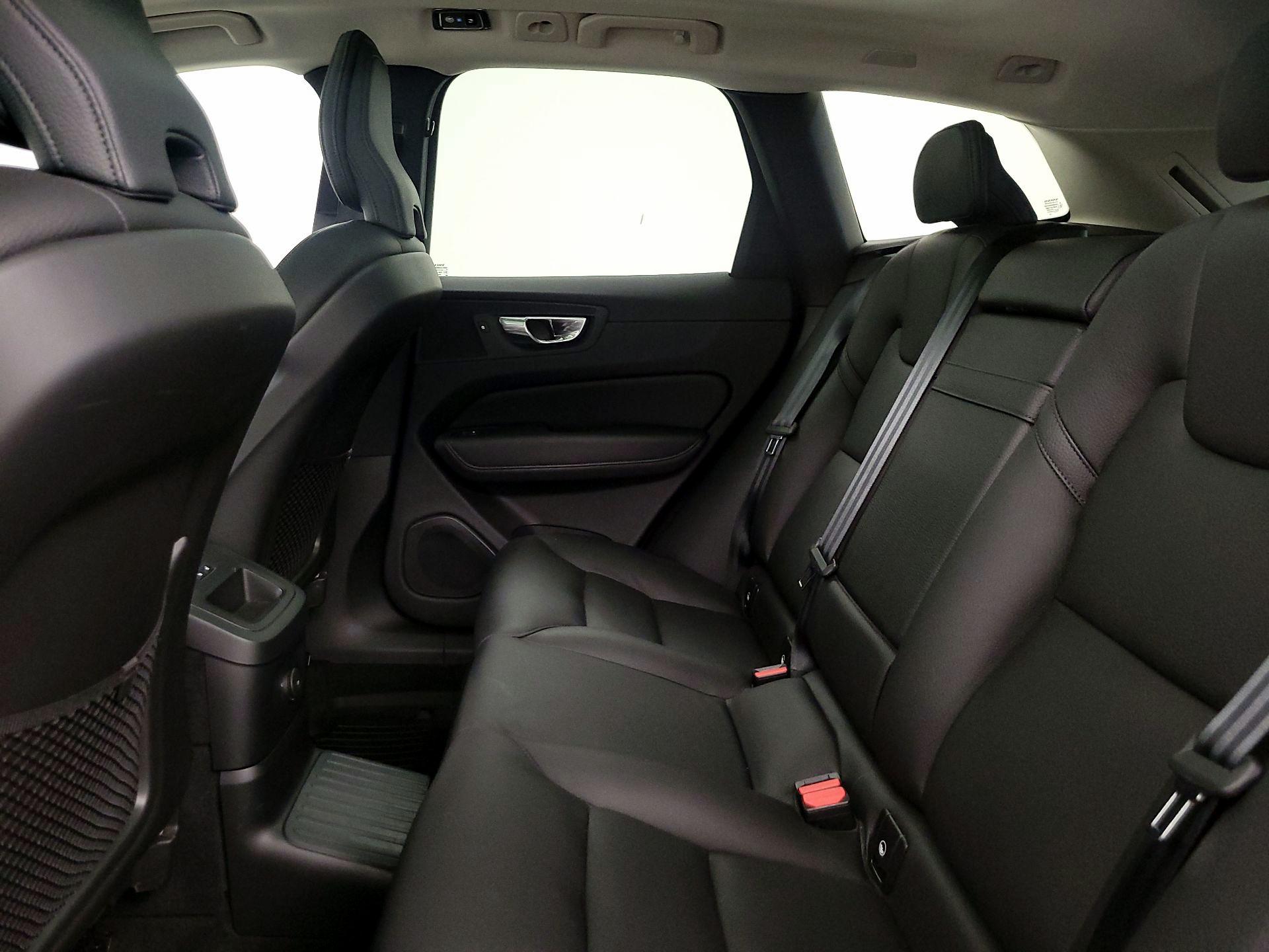 Thumbnail: 2021 Volvo XC60 - 20