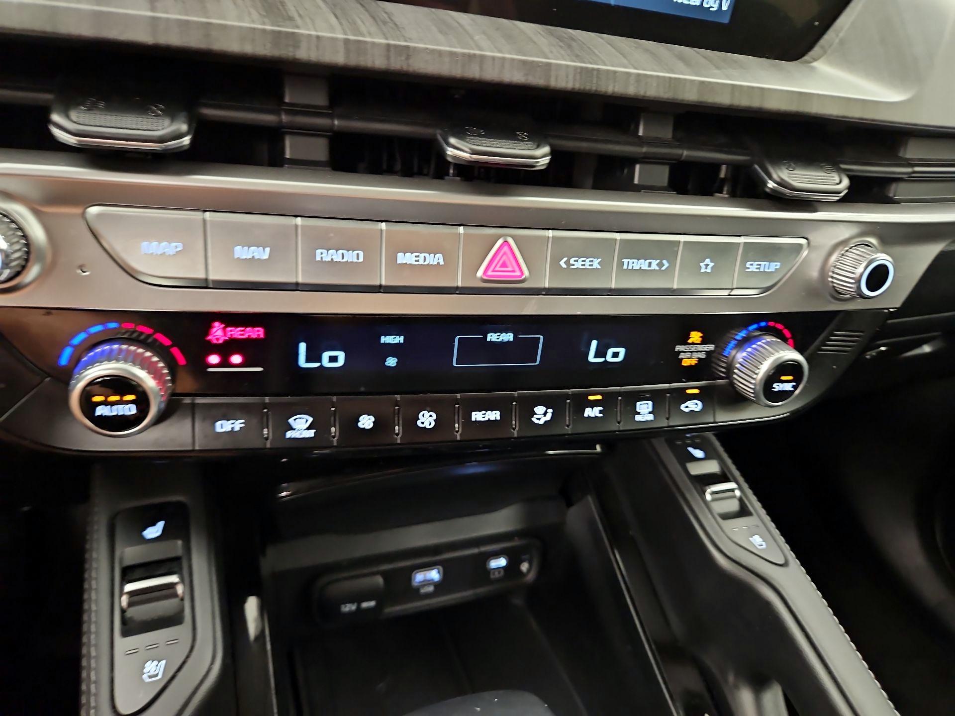 Thumbnail: 2023 Kia Telluride - 17