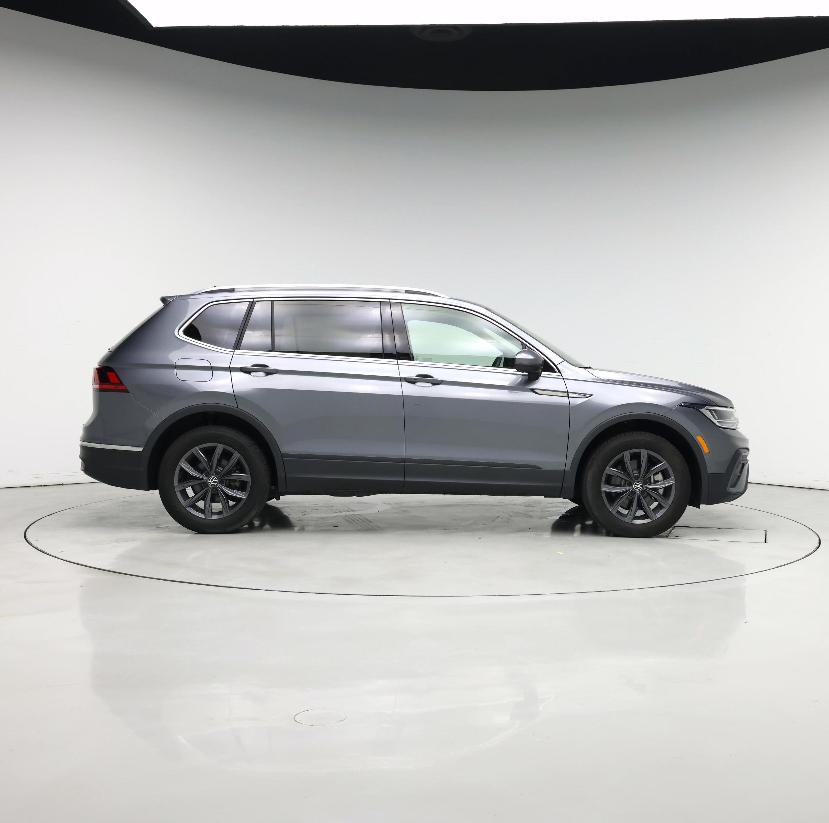 Thumbnail: 2023 Volkswagen Tiguan - 7