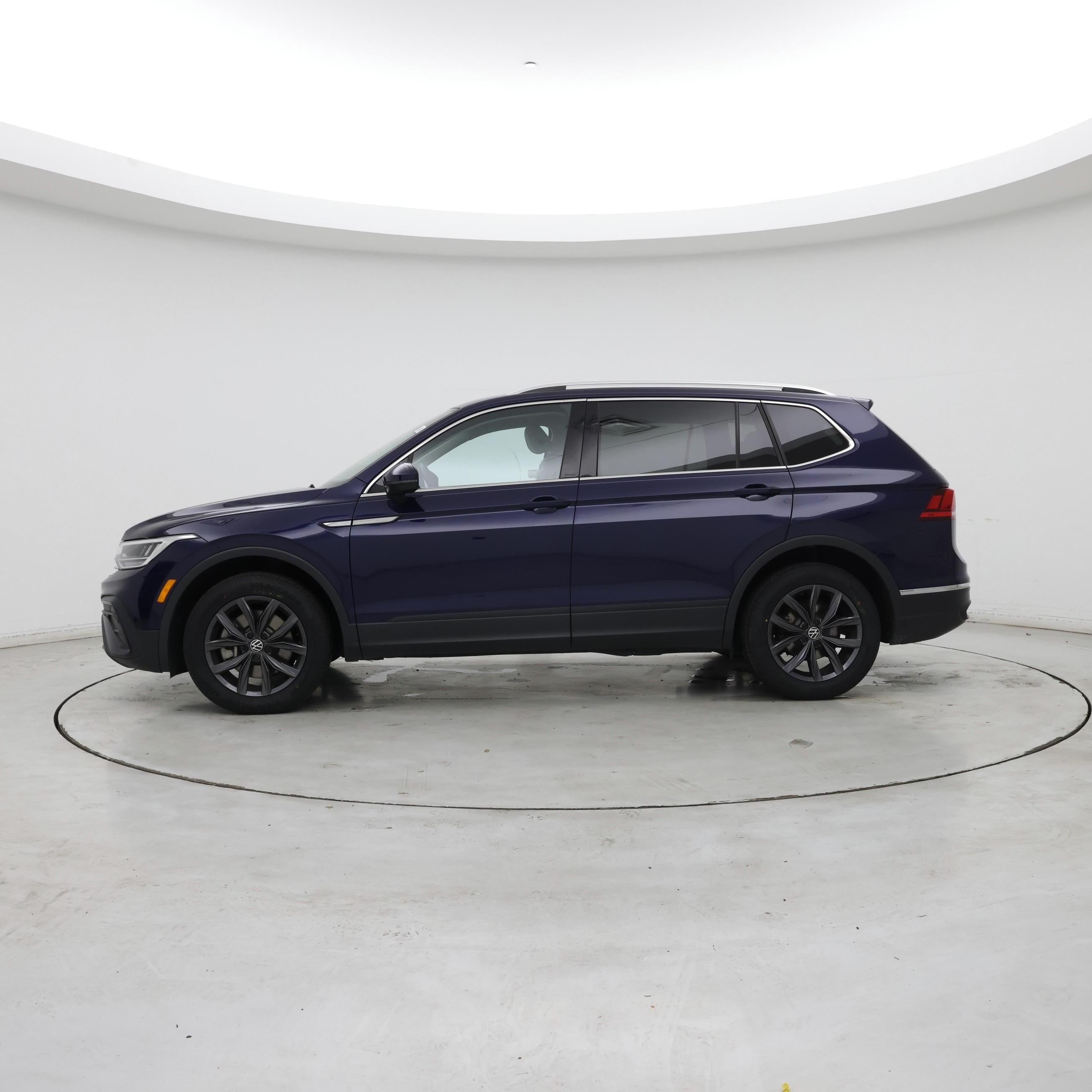 Thumbnail: 2023 Volkswagen Tiguan - 3