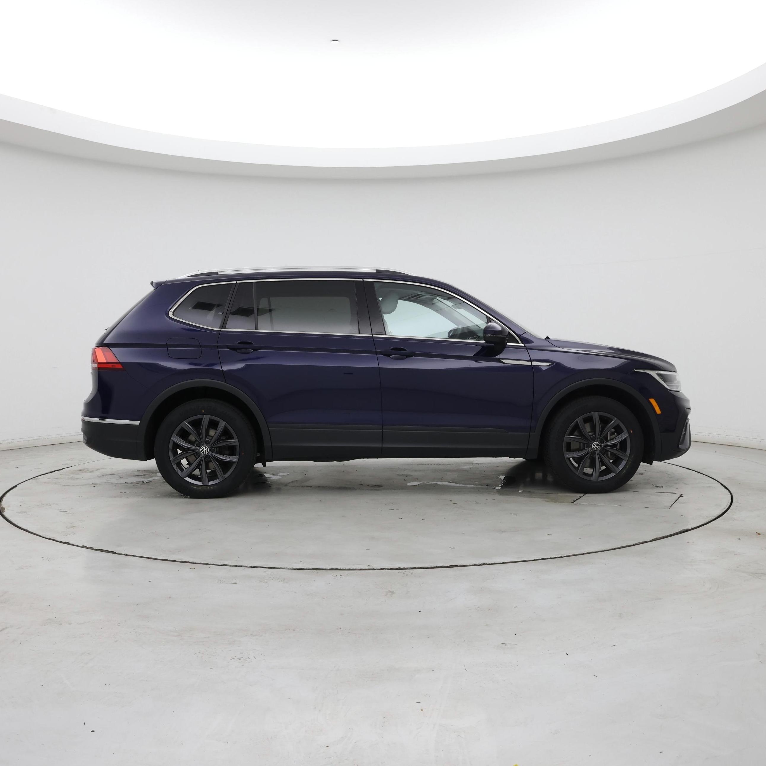 Thumbnail: 2023 Volkswagen Tiguan - 7