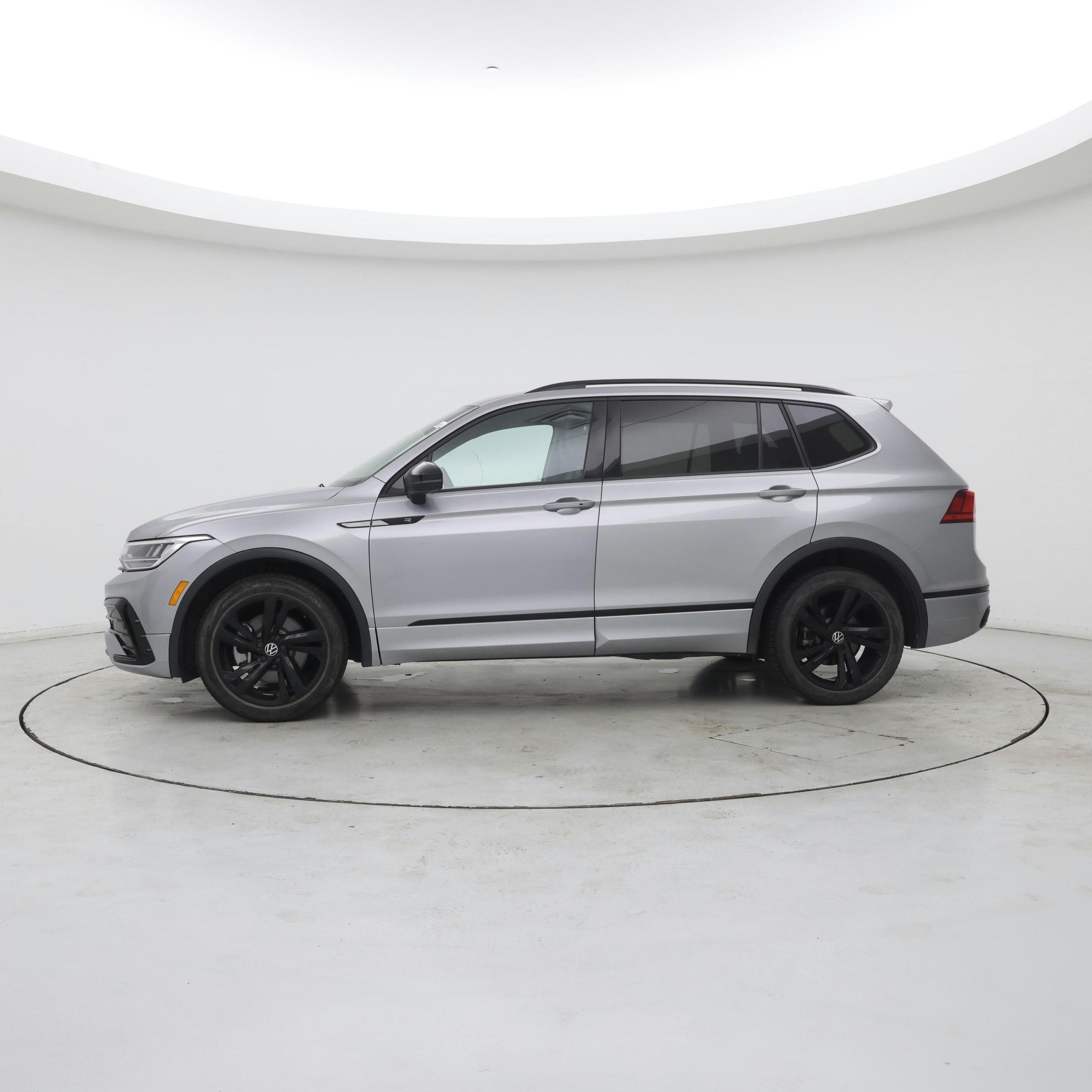 Thumbnail: 2023 Volkswagen Tiguan - 3