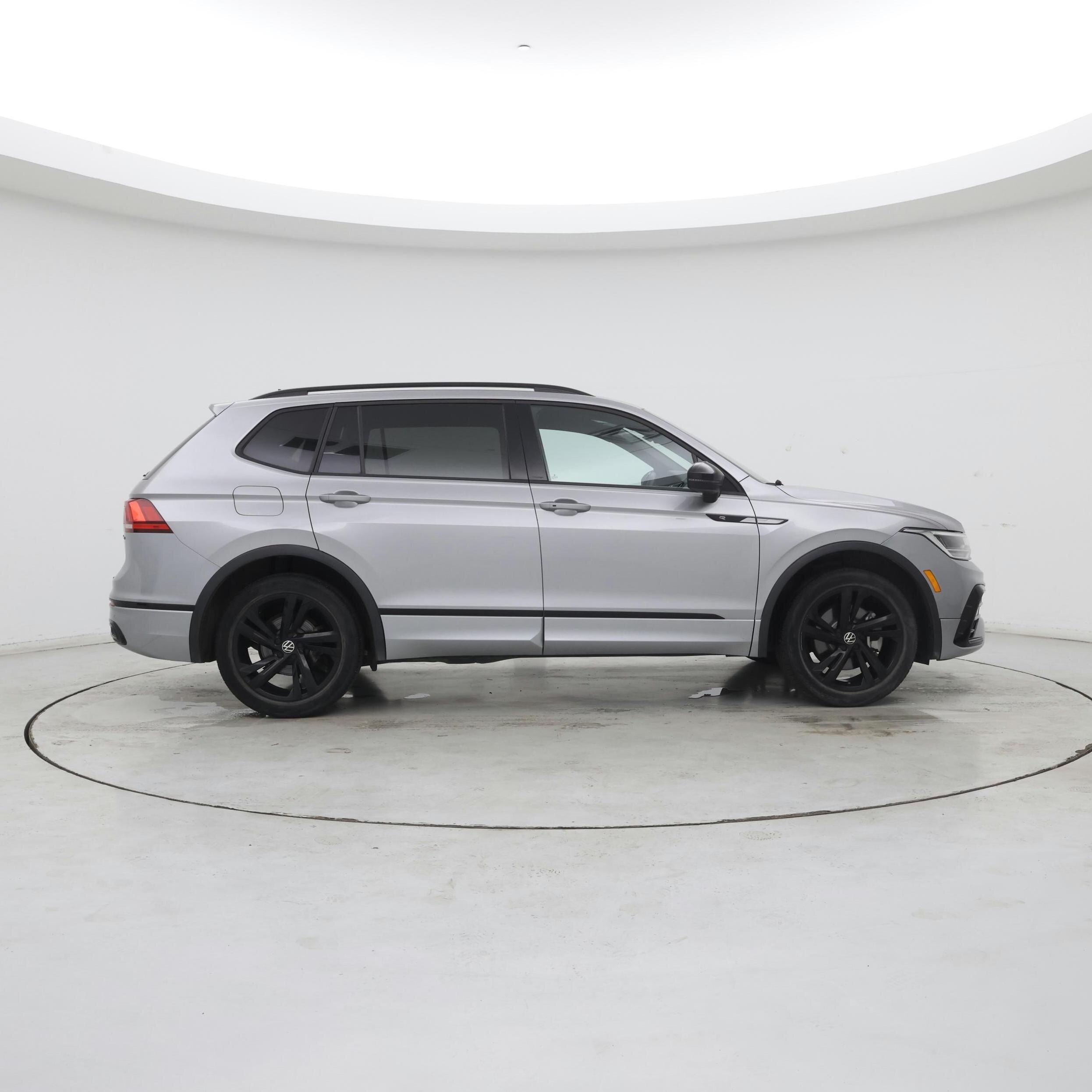 Thumbnail: 2023 Volkswagen Tiguan - 7