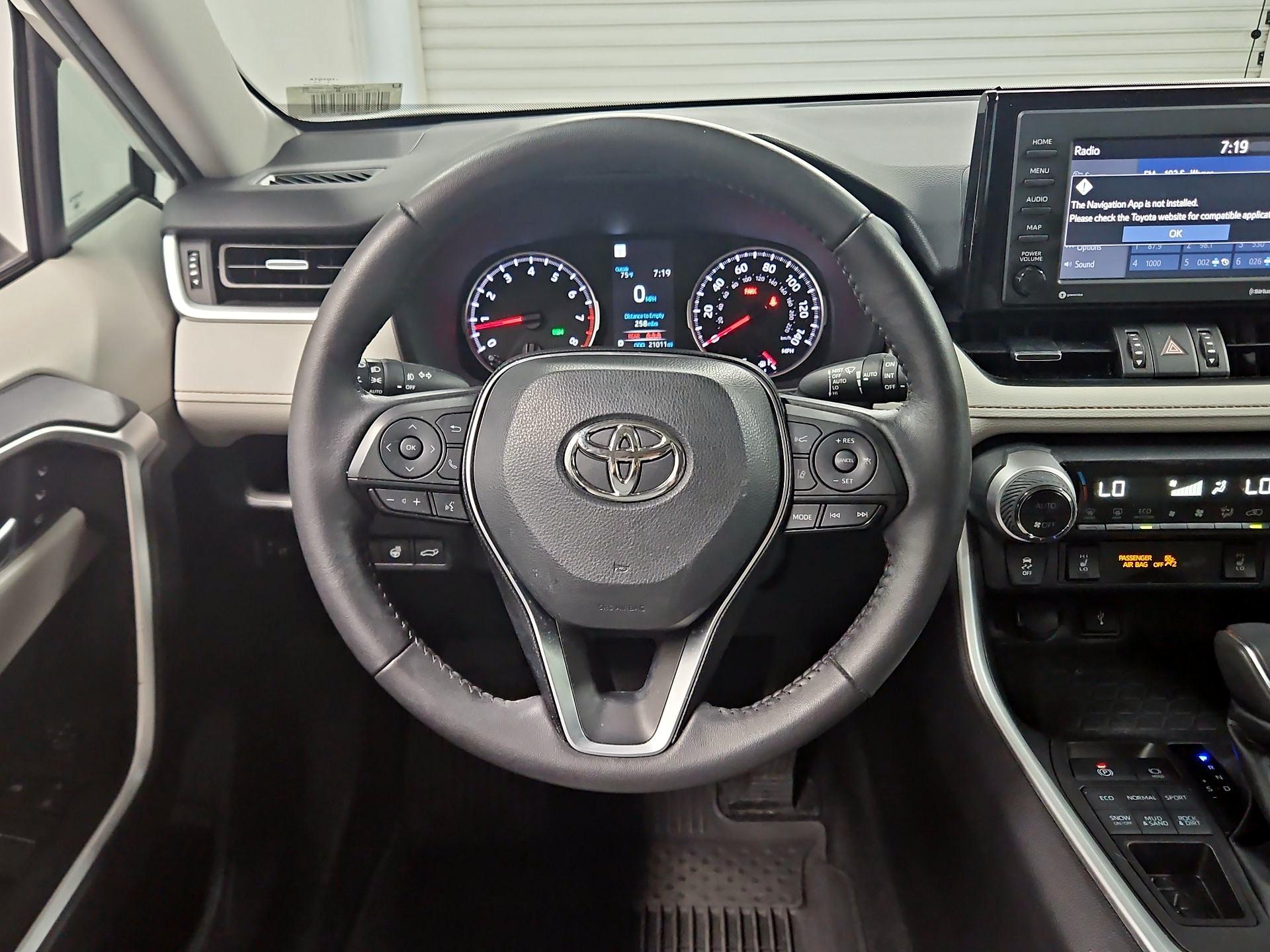 Thumbnail: 2022 Toyota RAV4 - 10
