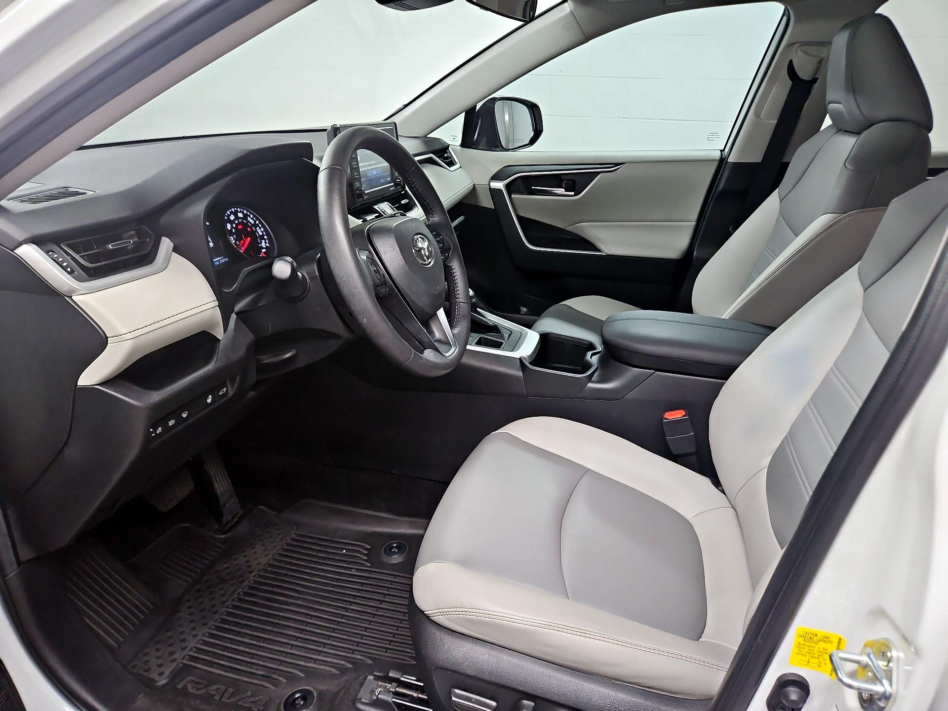 Thumbnail: 2022 Toyota RAV4 - 11
