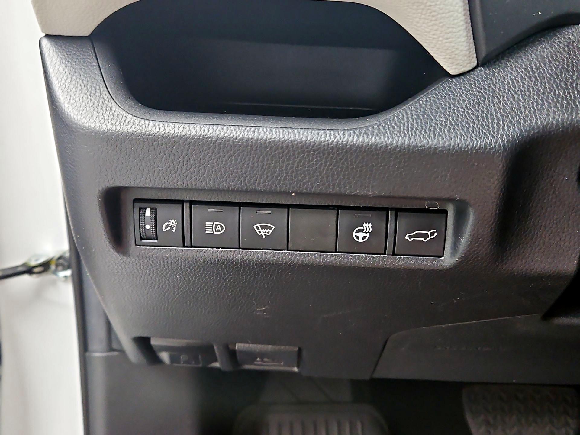 Thumbnail: 2022 Toyota RAV4 - 13