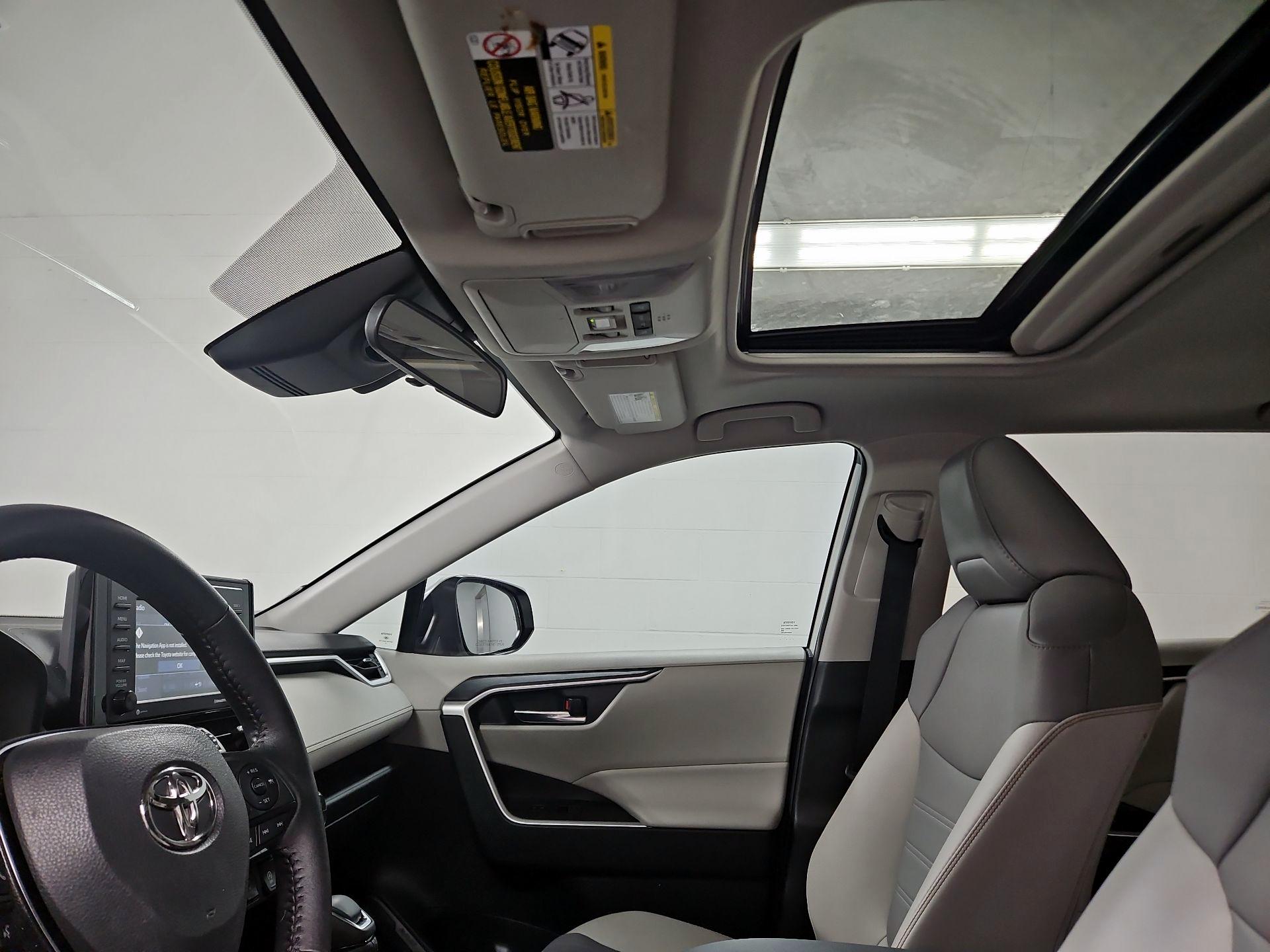 Thumbnail: 2022 Toyota RAV4 - 19