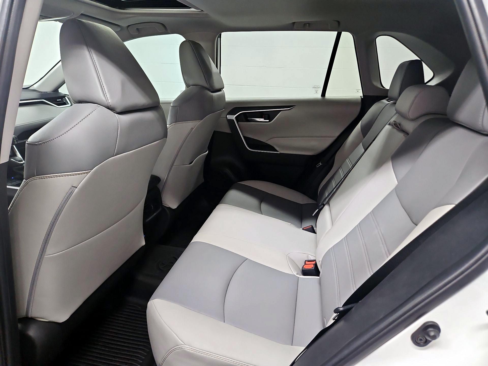Thumbnail: 2022 Toyota RAV4 - 20