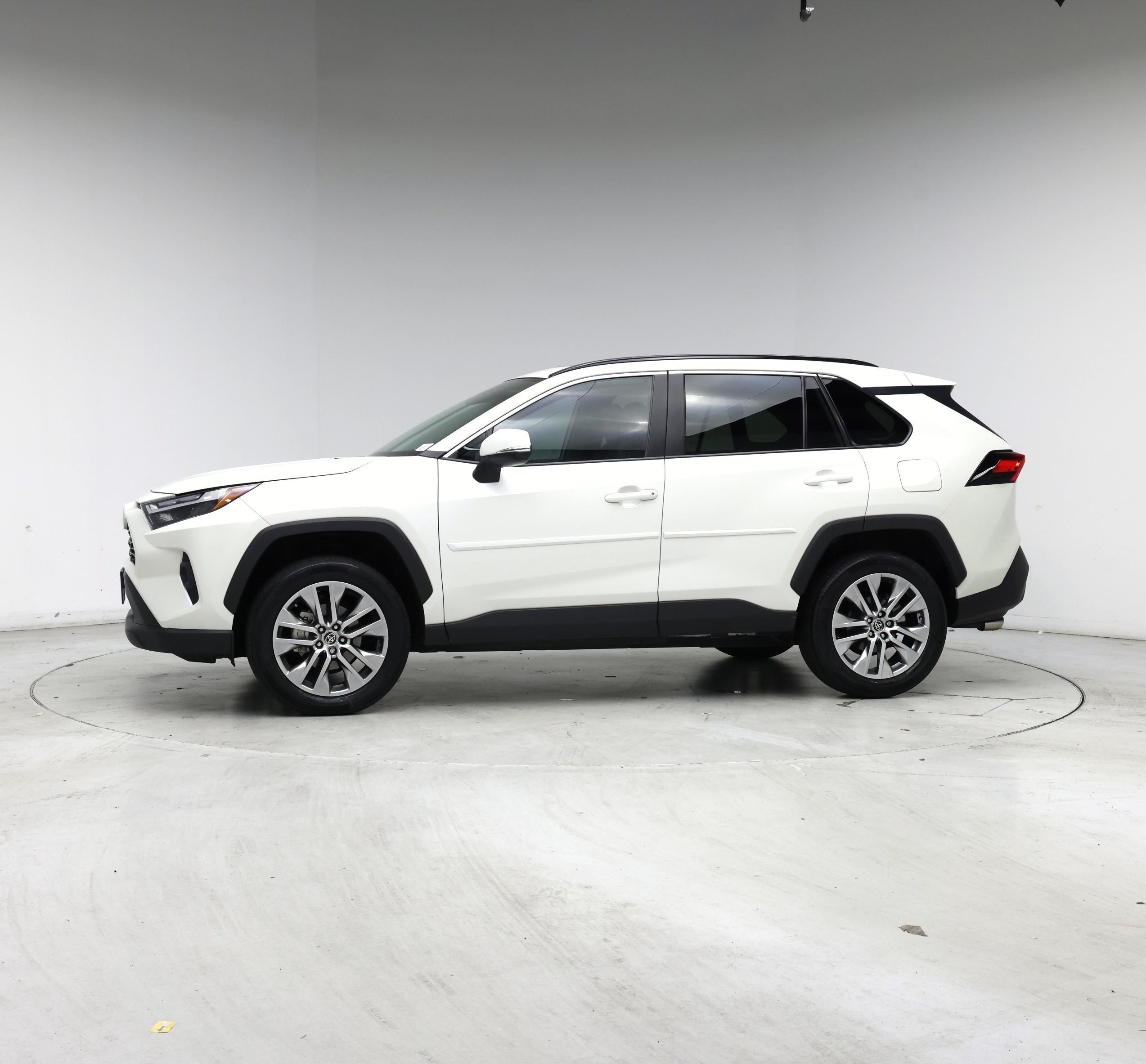 Thumbnail: 2022 Toyota RAV4 - 3