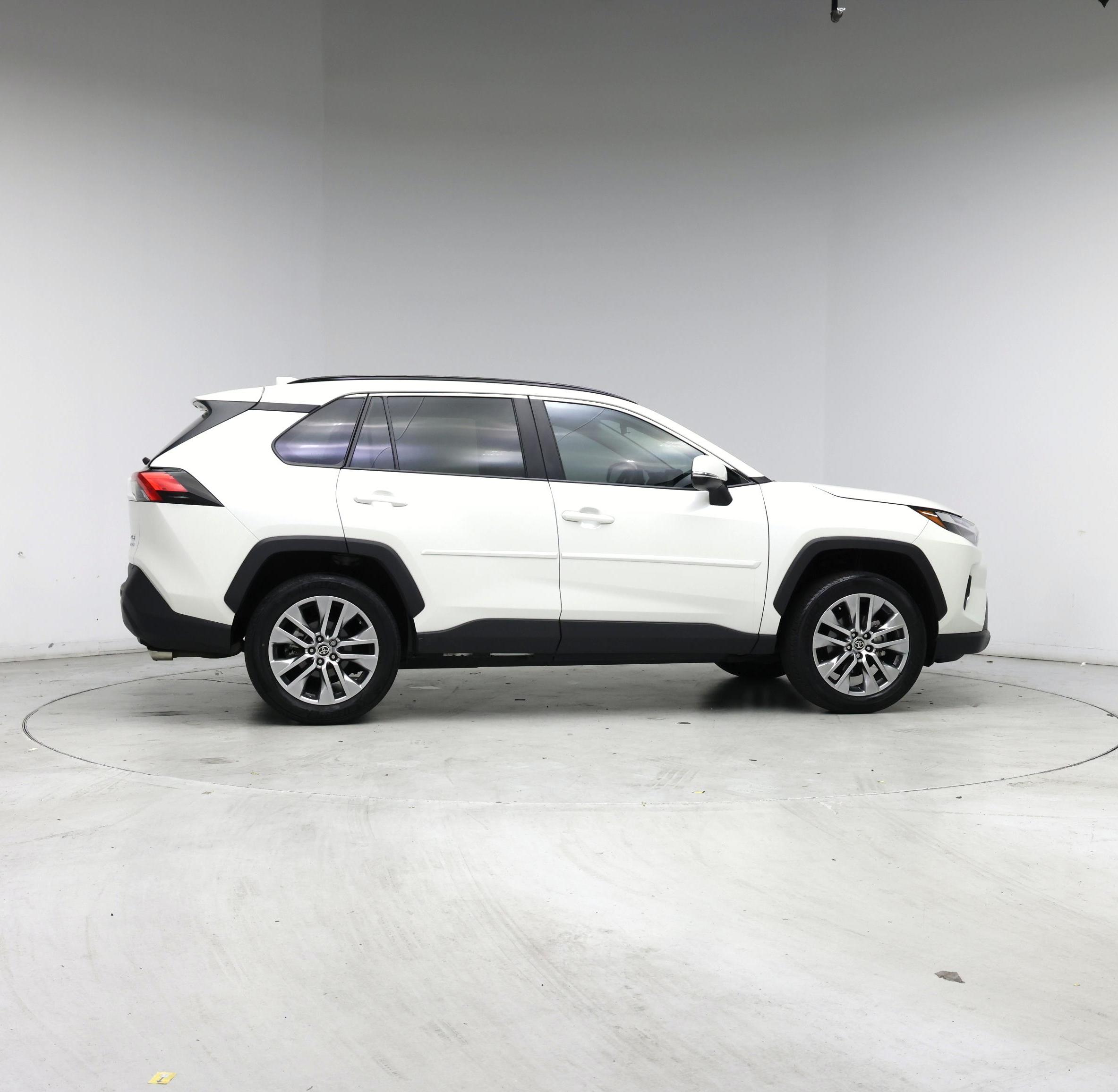 Thumbnail: 2022 Toyota RAV4 - 7