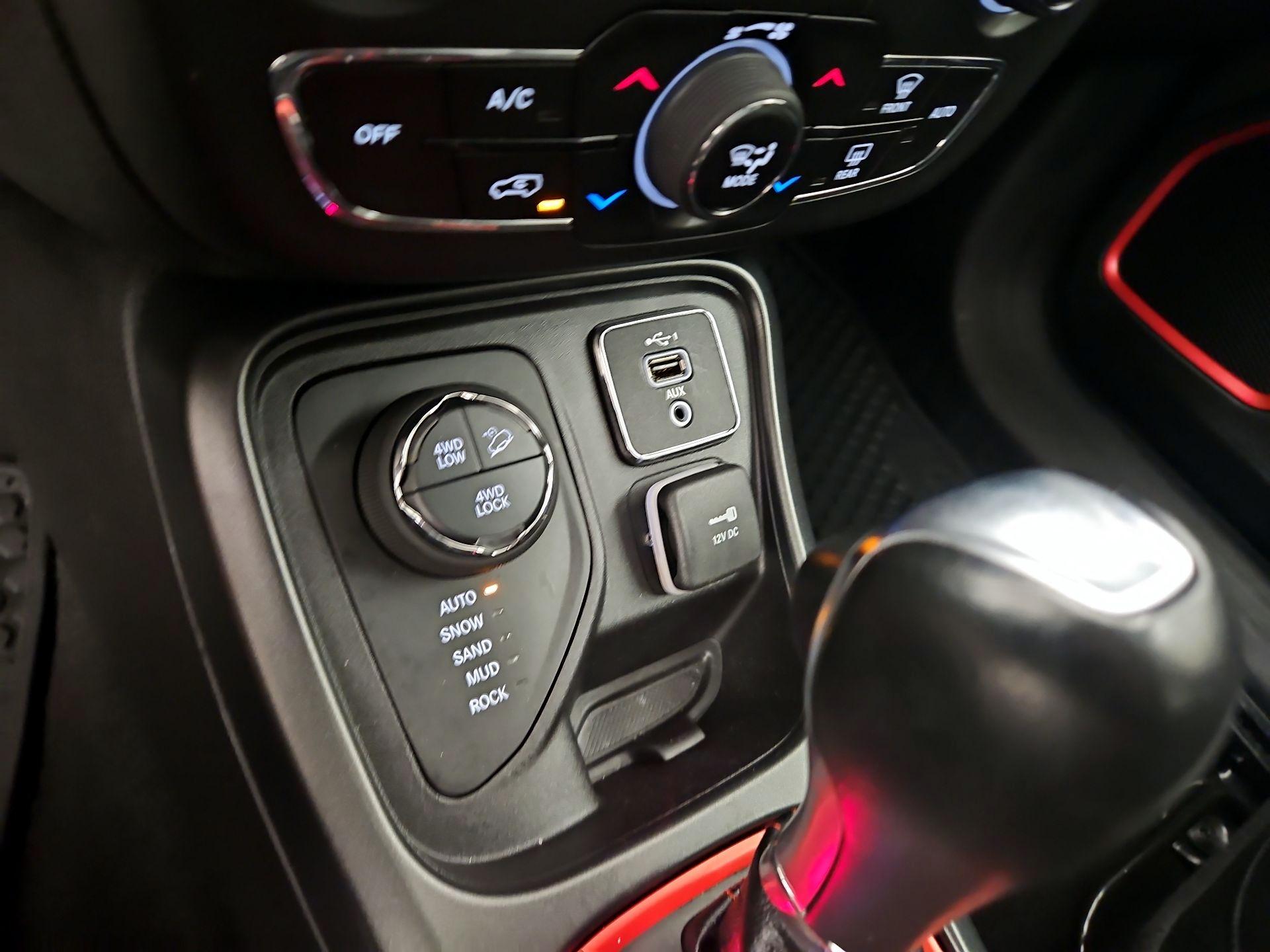 Thumbnail: 2020 Jeep Compass - 18