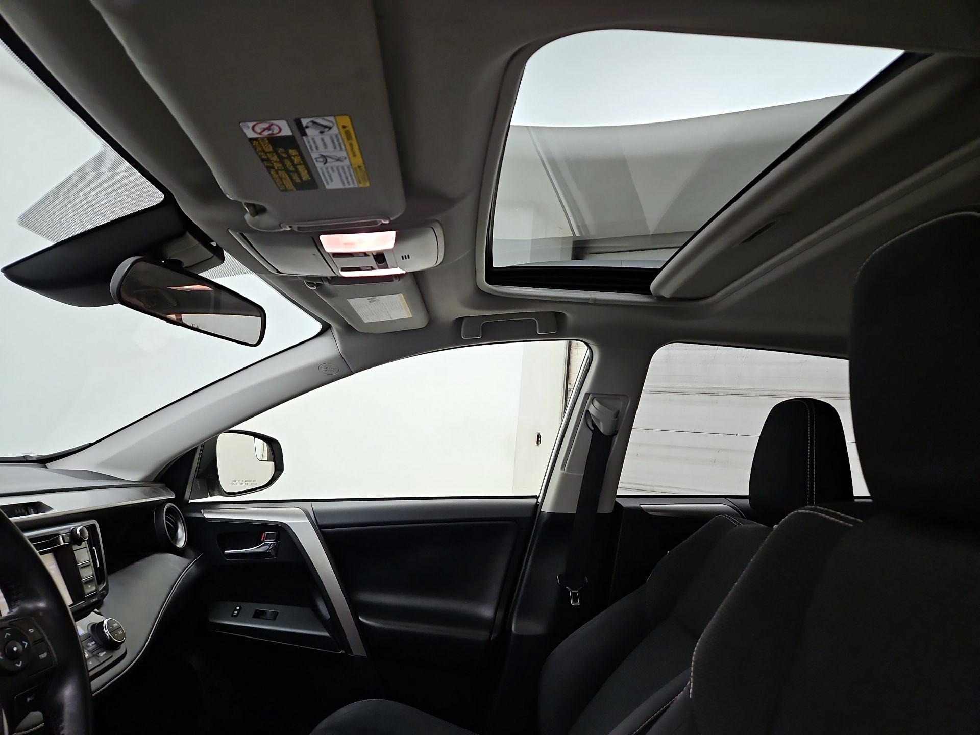 Thumbnail: 2017 Toyota RAV4 - 20
