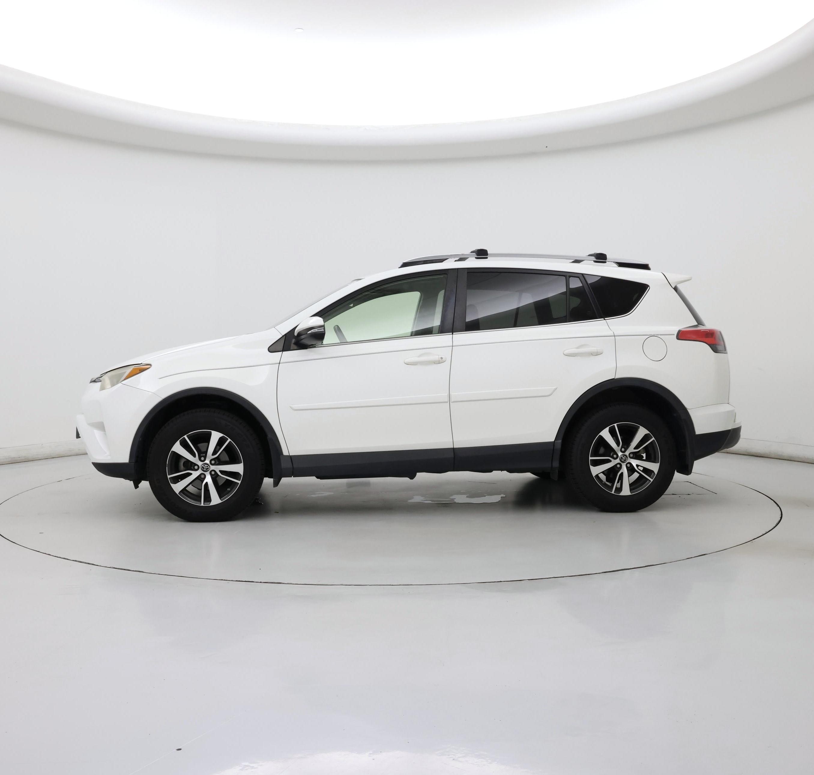 Thumbnail: 2017 Toyota RAV4 - 3