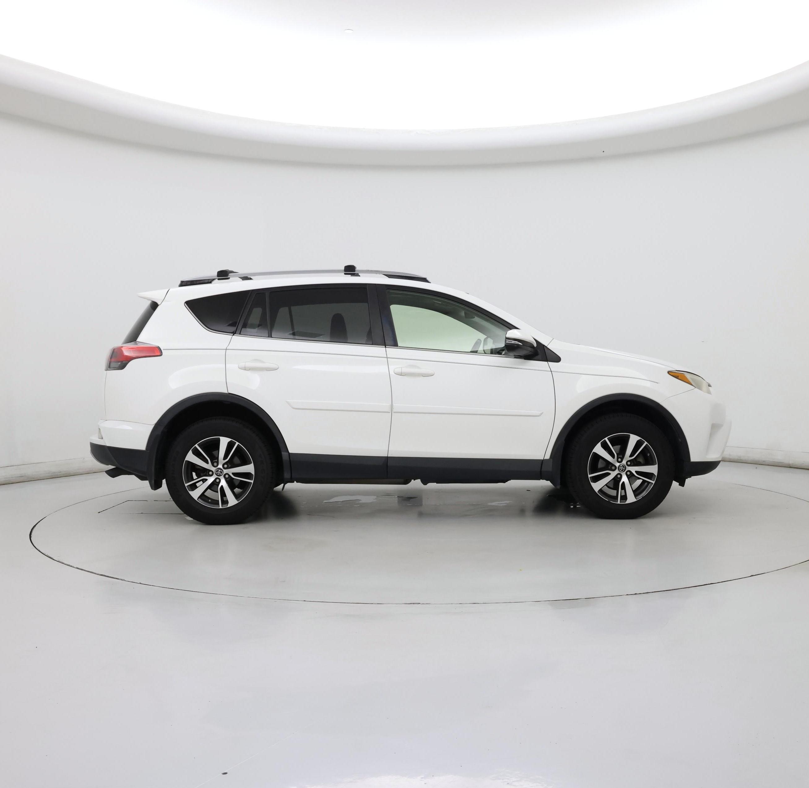 Thumbnail: 2017 Toyota RAV4 - 7
