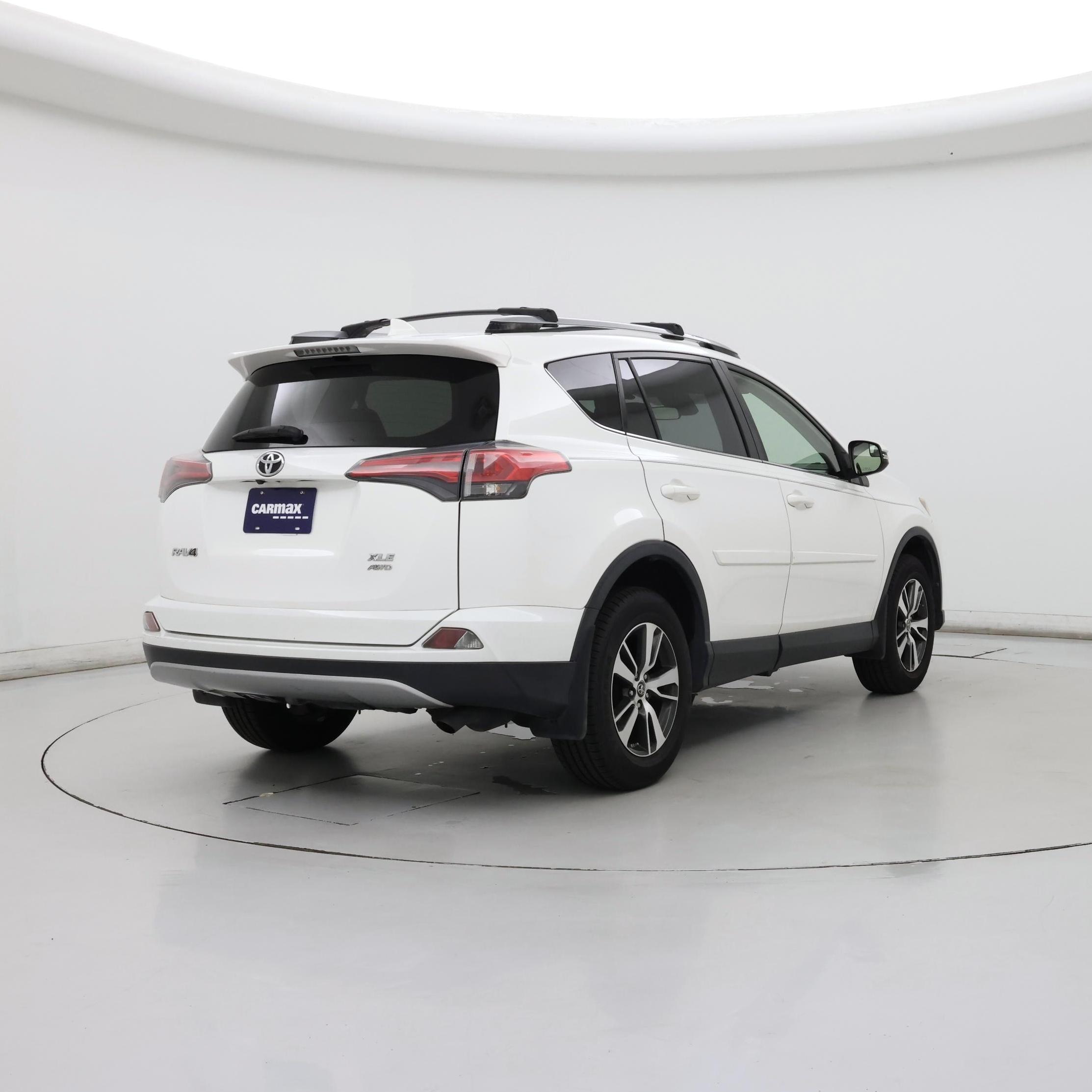 Thumbnail: 2017 Toyota RAV4 - 8