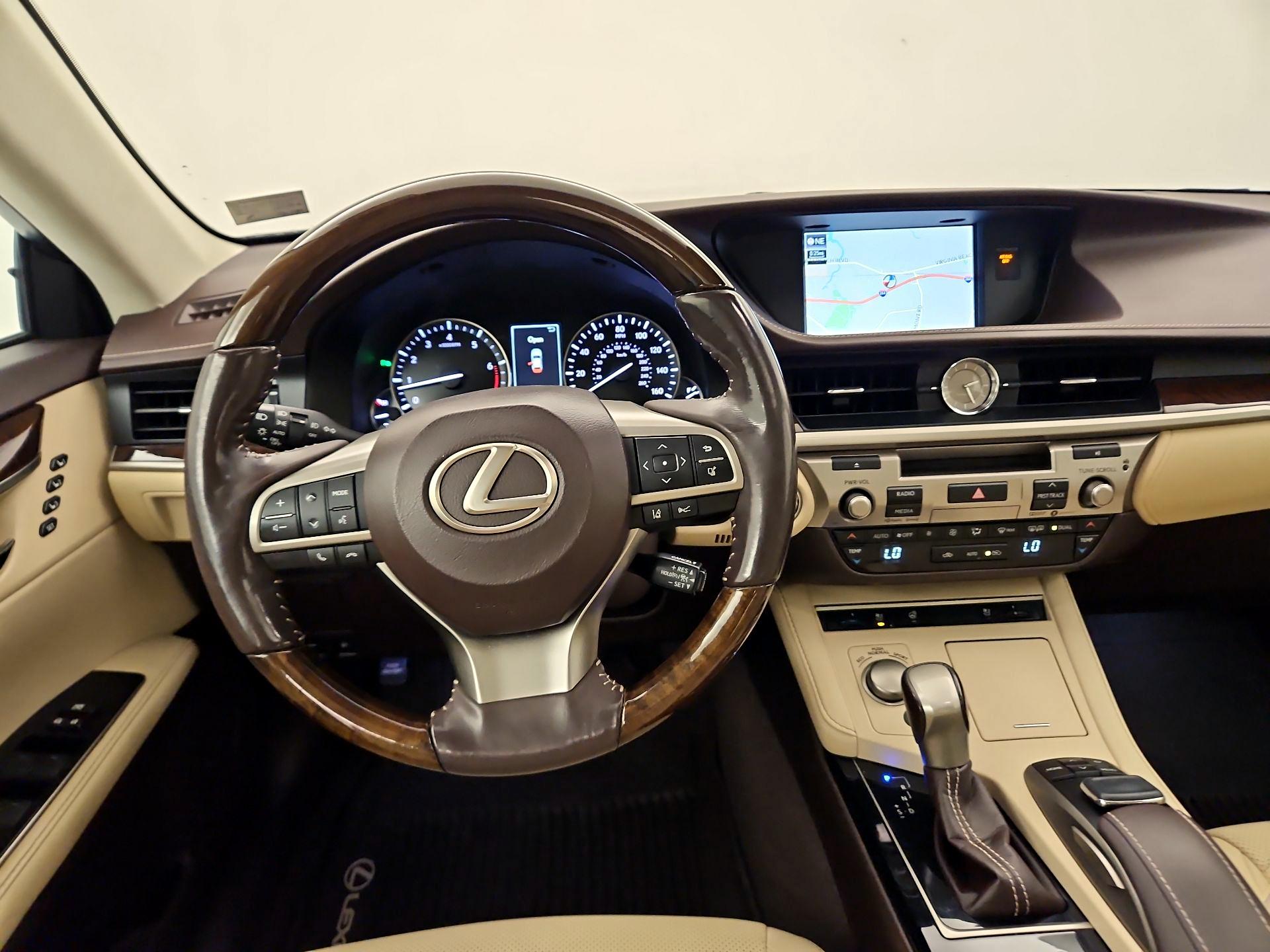 Thumbnail: 2018 Lexus ES - 10