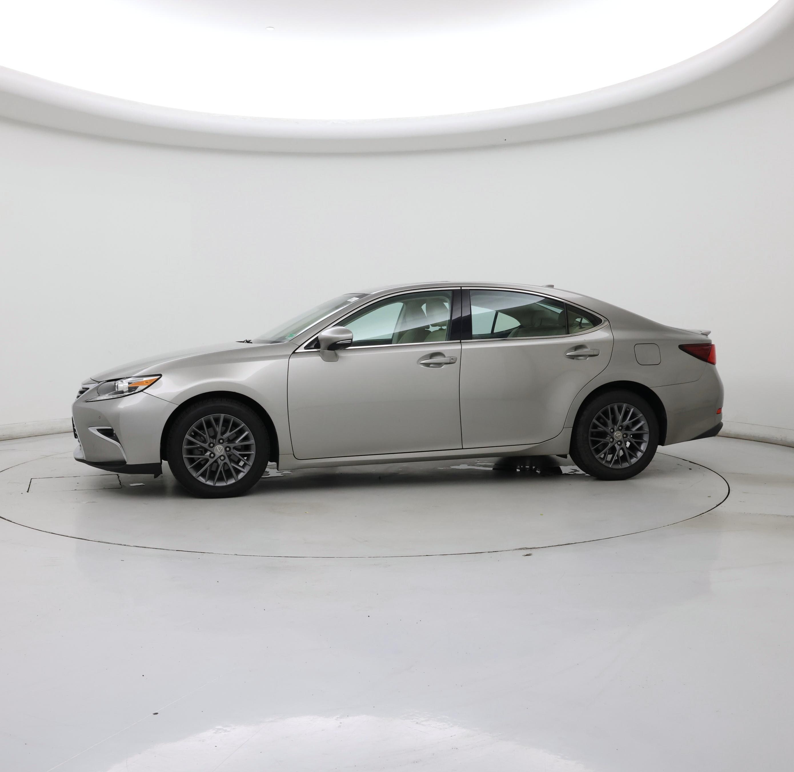 Thumbnail: 2018 Lexus ES - 3