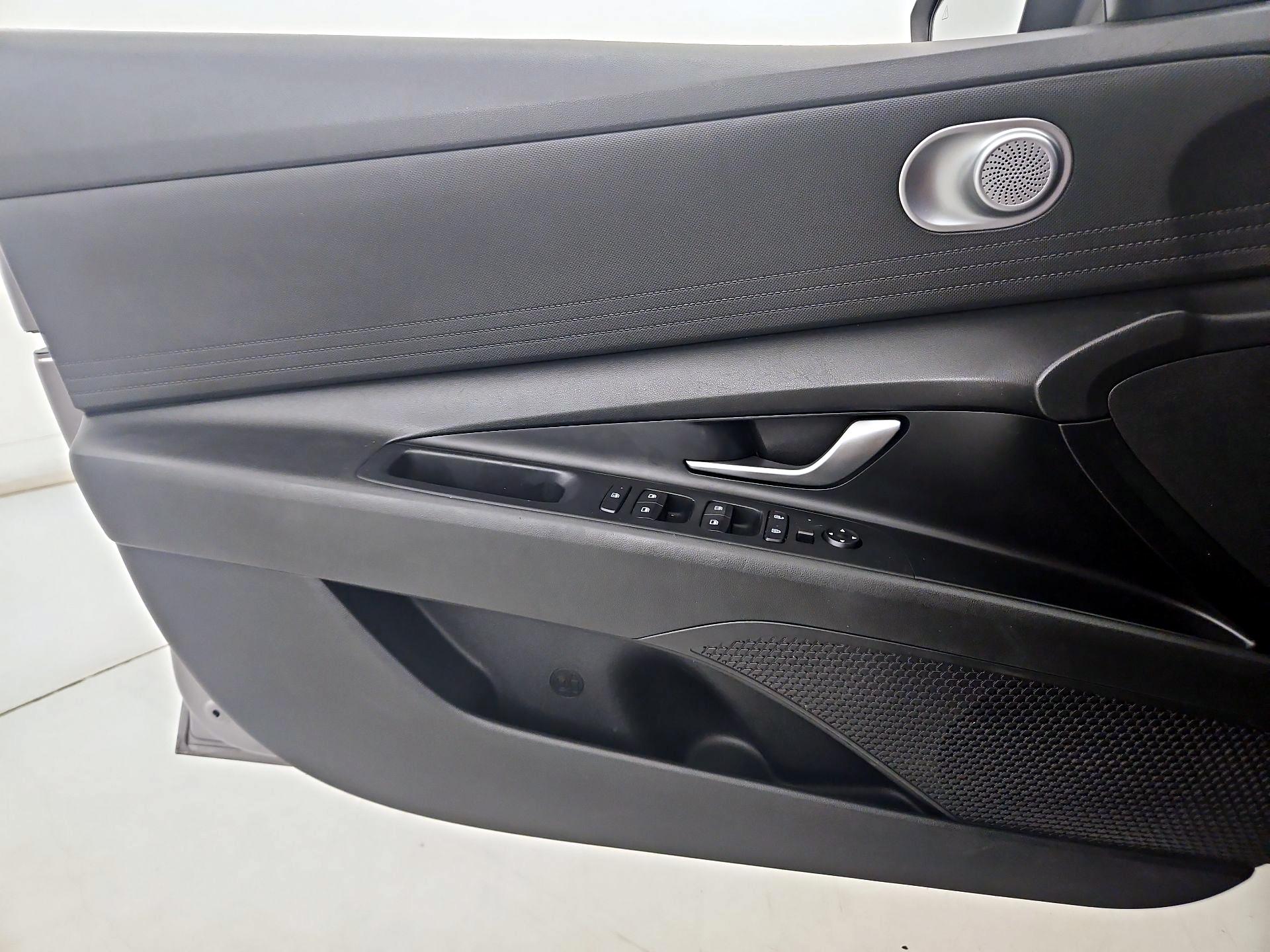 Thumbnail: 2021 Hyundai Elantra - 12