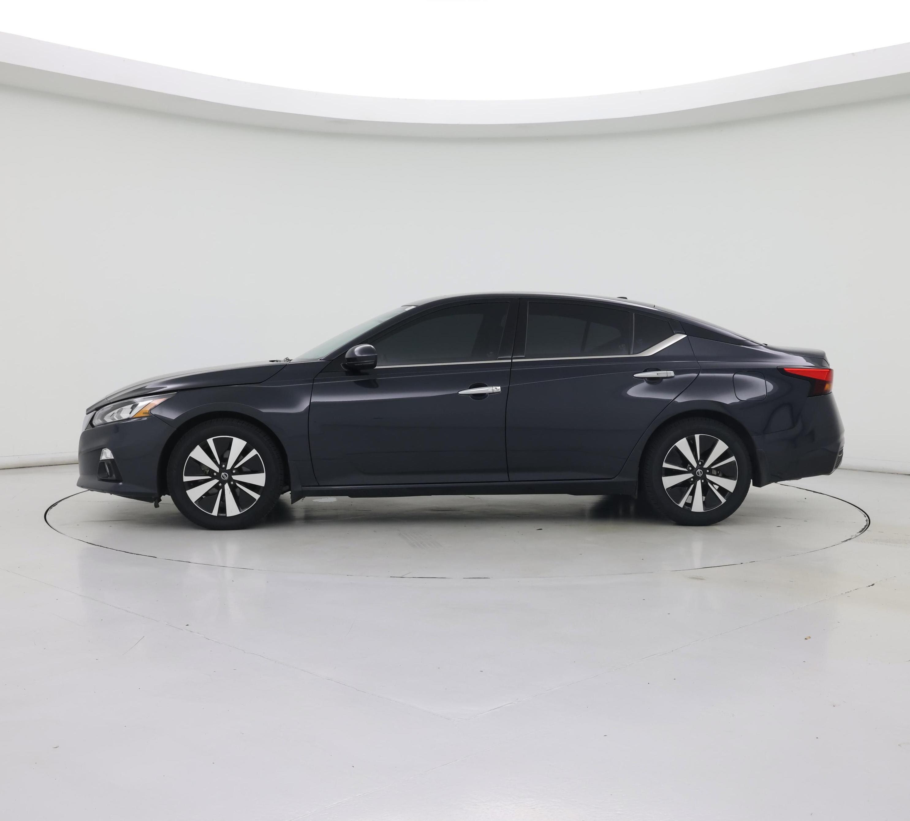Thumbnail: 2021 Nissan Altima - 3