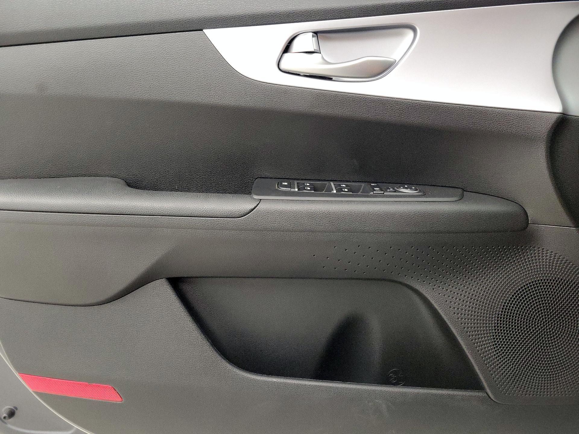 Thumbnail: 2022 Kia Forte - 12