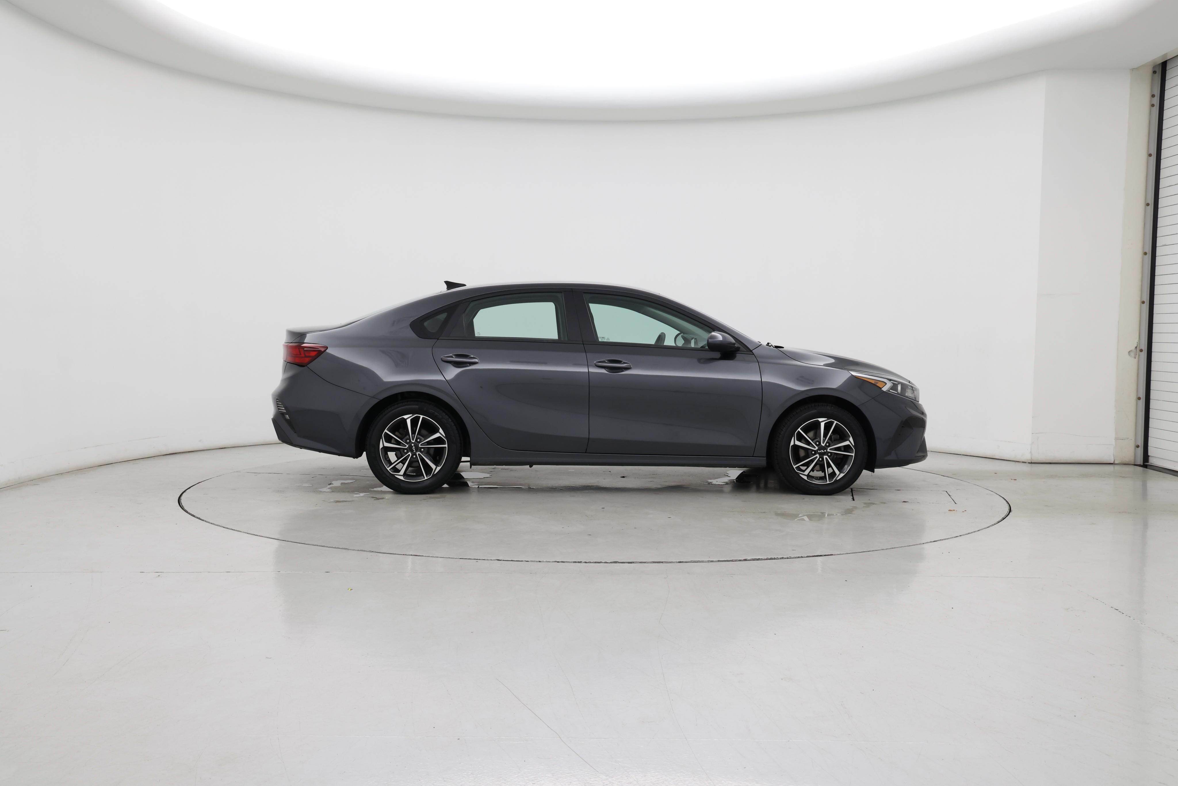Thumbnail: 2022 Kia Forte - 7