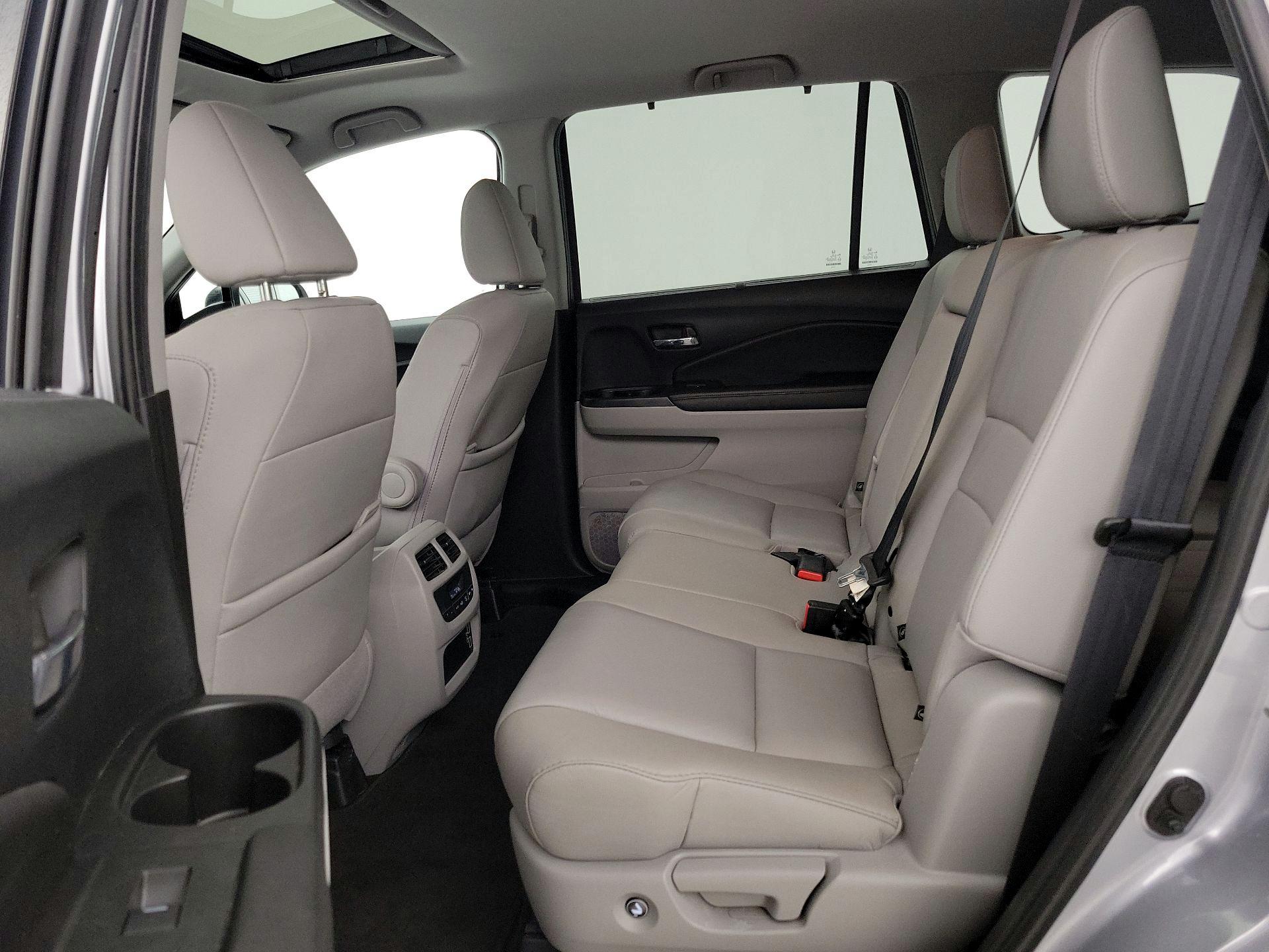 Thumbnail: 2020 Honda Pilot - 20