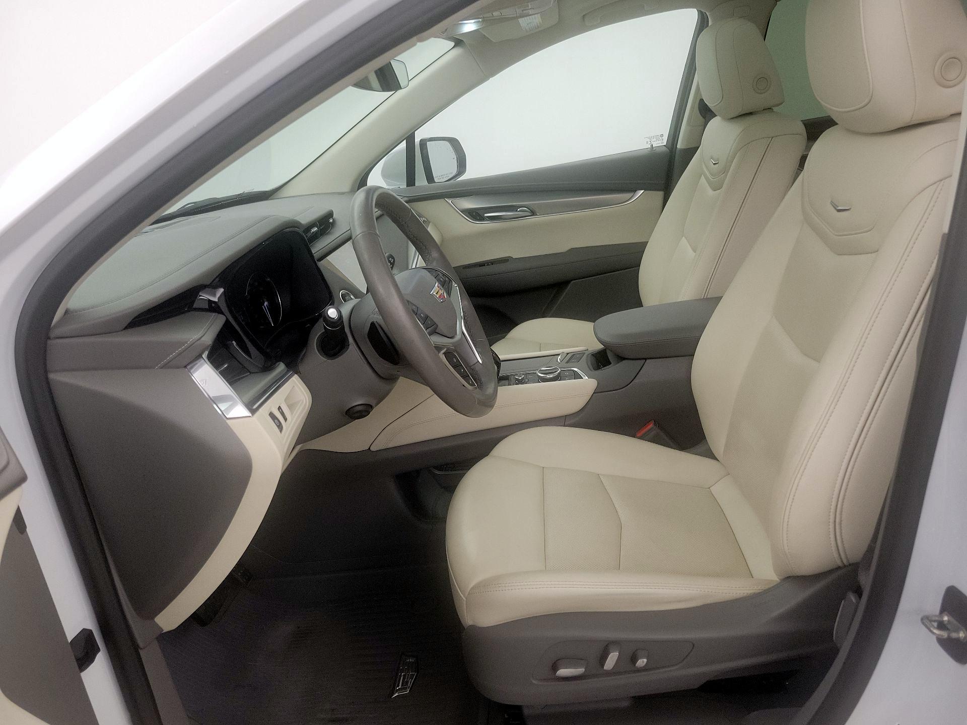 Thumbnail: 2022 Cadillac XT5 - 11