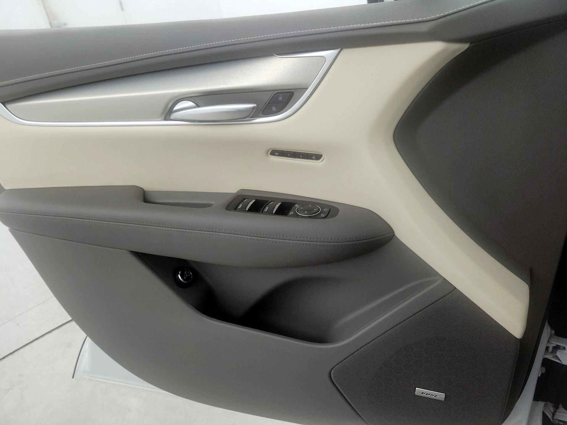 Thumbnail: 2022 Cadillac XT5 - 12