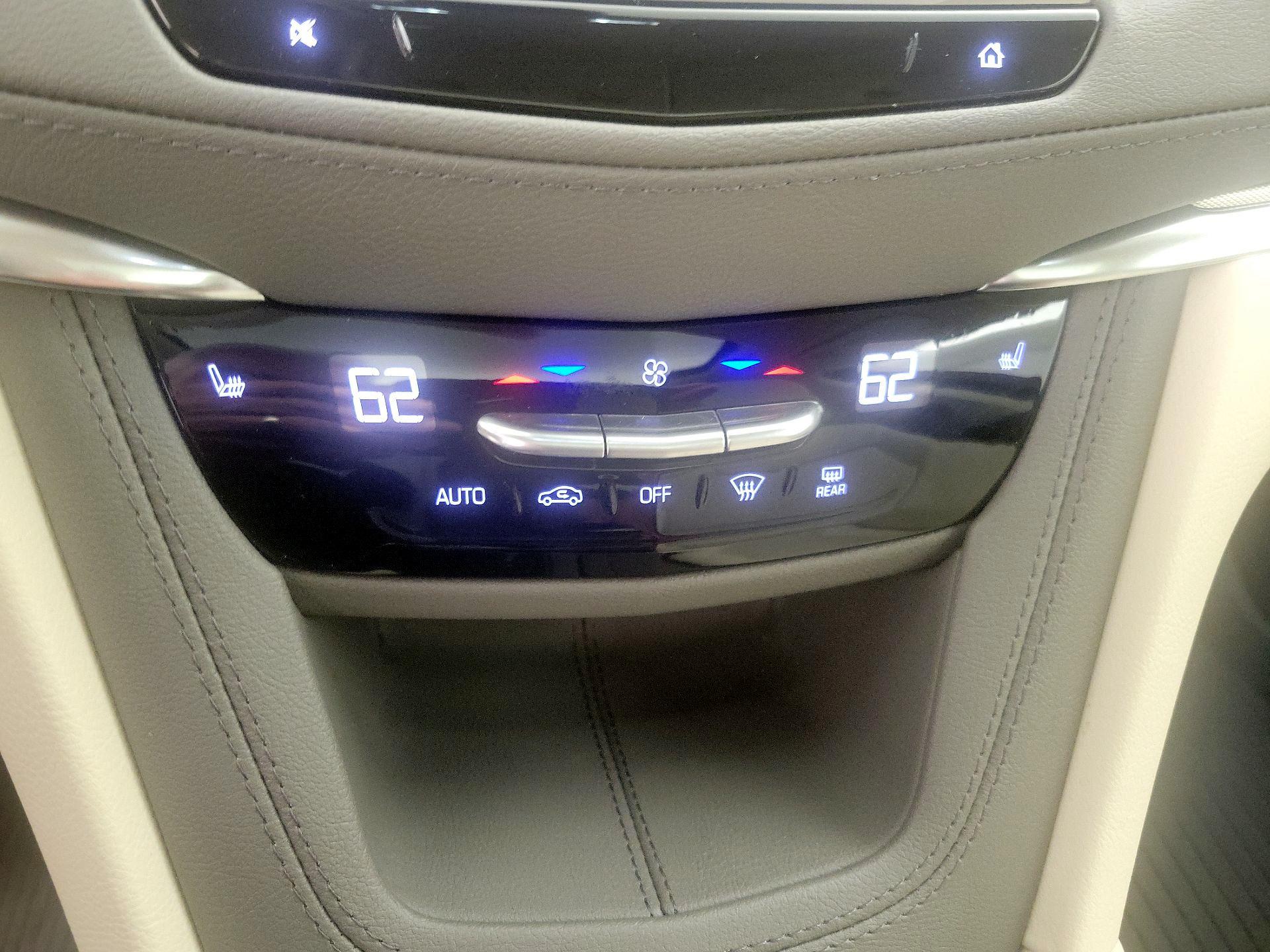 Thumbnail: 2022 Cadillac XT5 - 16