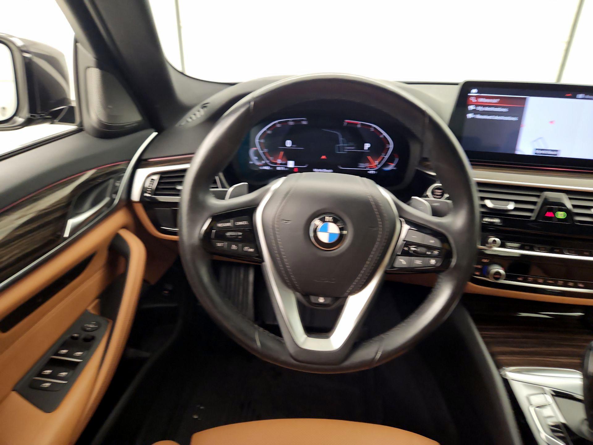 Thumbnail: 2021 BMW 5 Series - 10