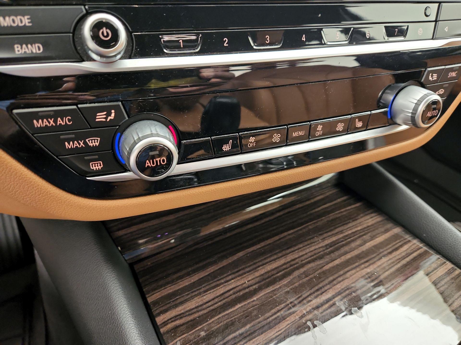 Thumbnail: 2021 BMW 5 Series - 17