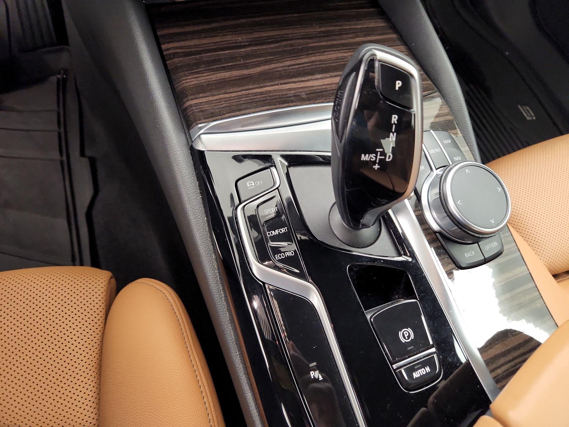 Thumbnail: 2021 BMW 5 Series - 18