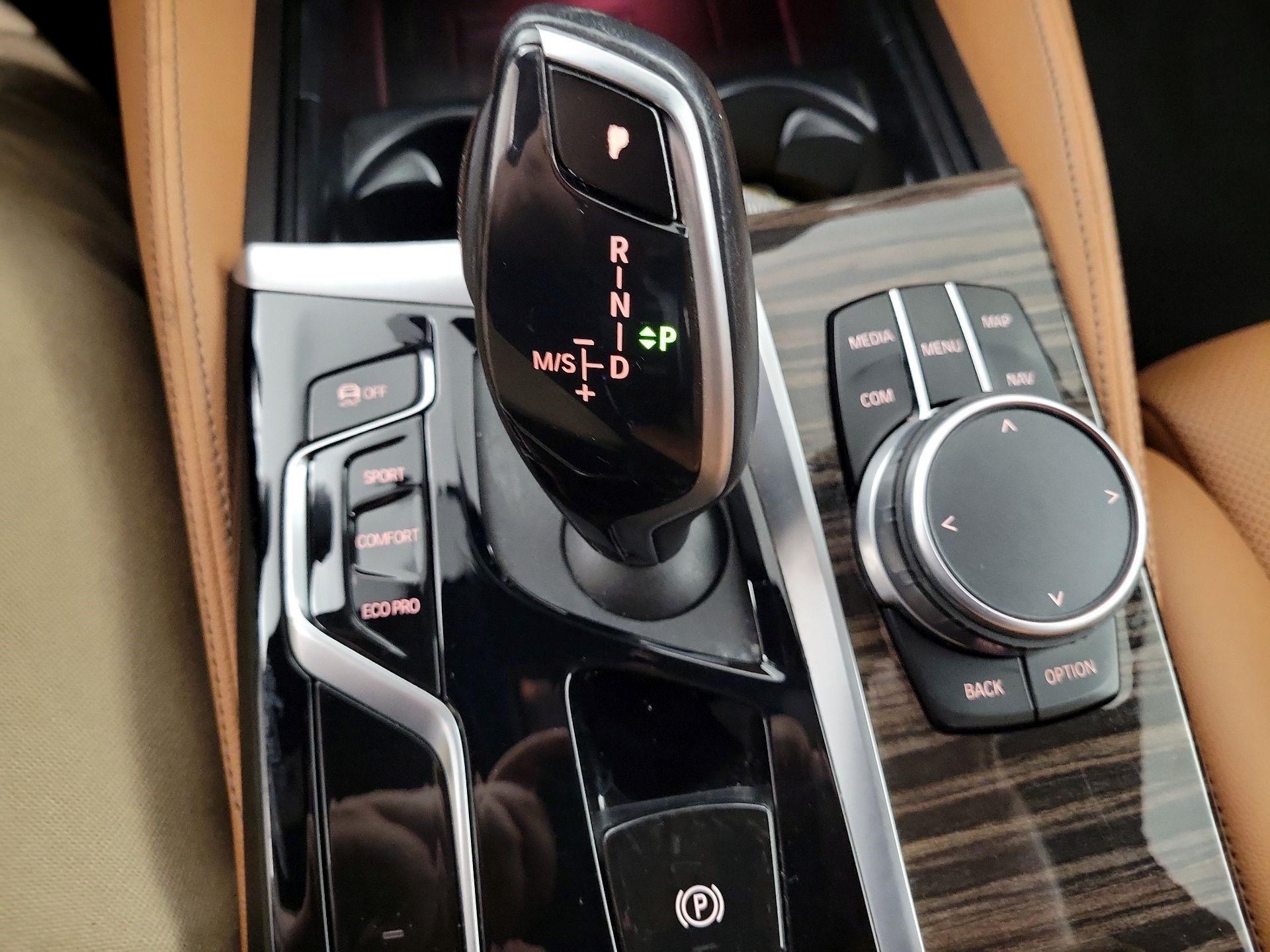 Thumbnail: 2022 BMW 5 Series - 16