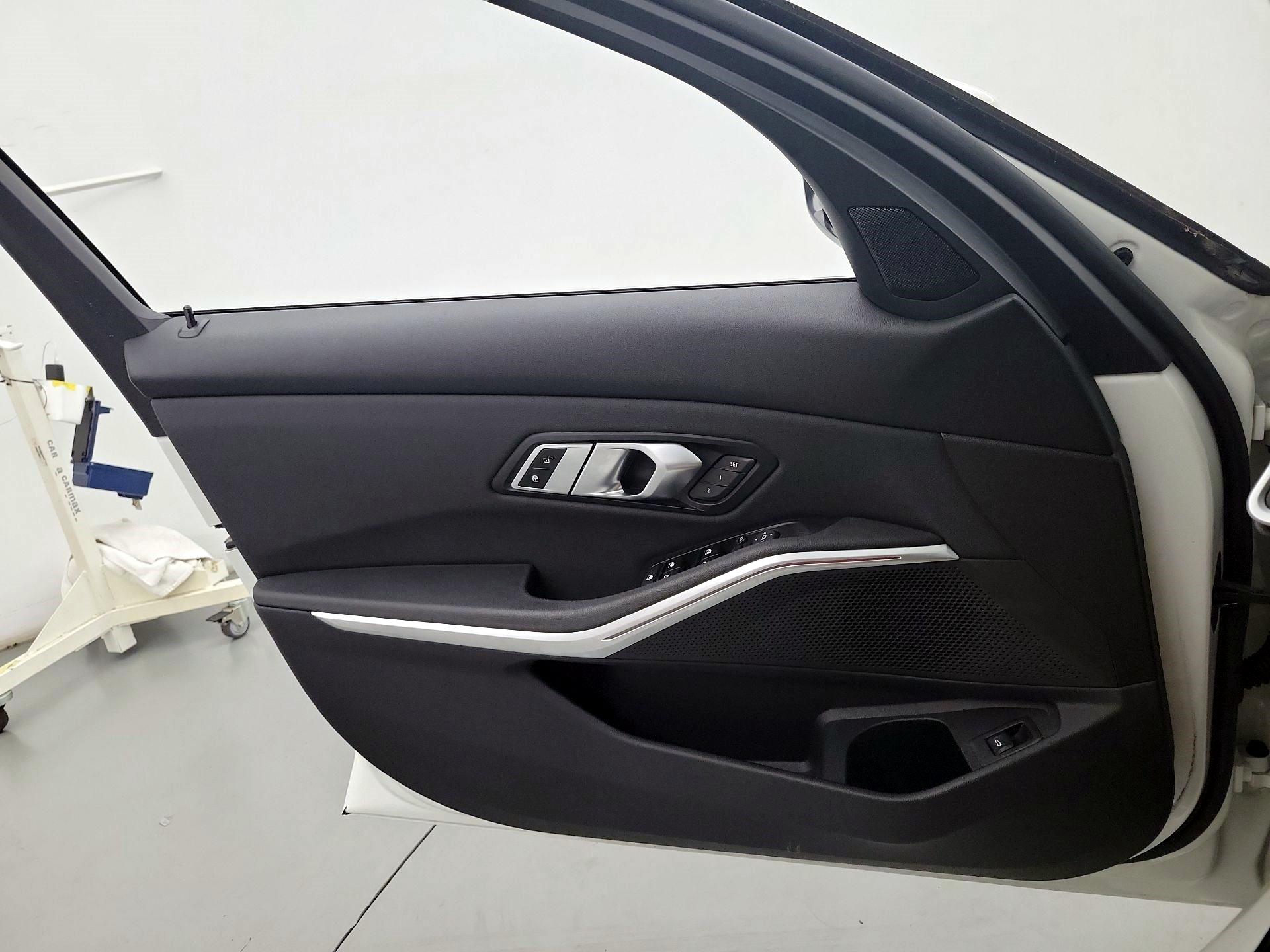 Thumbnail: 2020 BMW 3 Series - 10
