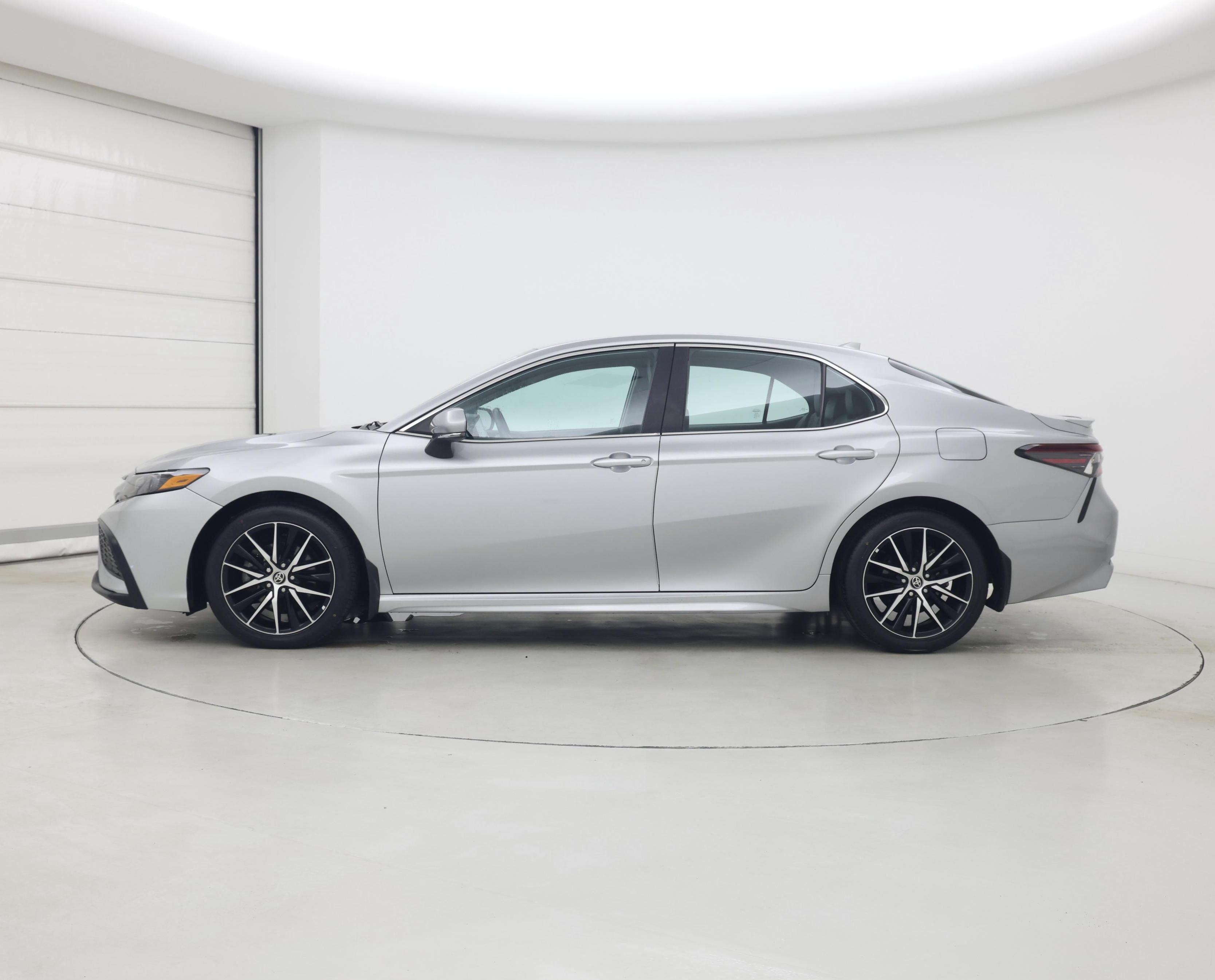 Thumbnail: 2022 Toyota Camry - 3