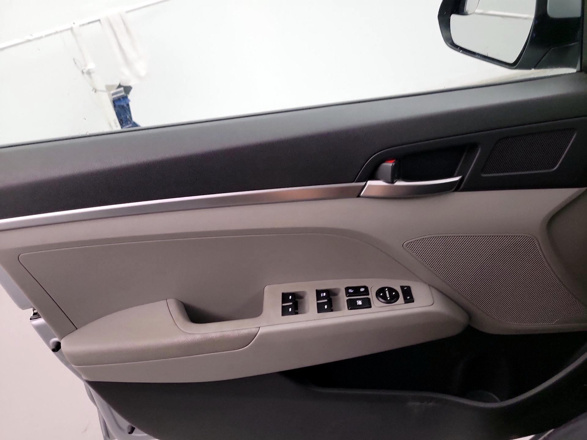 Thumbnail: 2020 Hyundai Elantra - 10