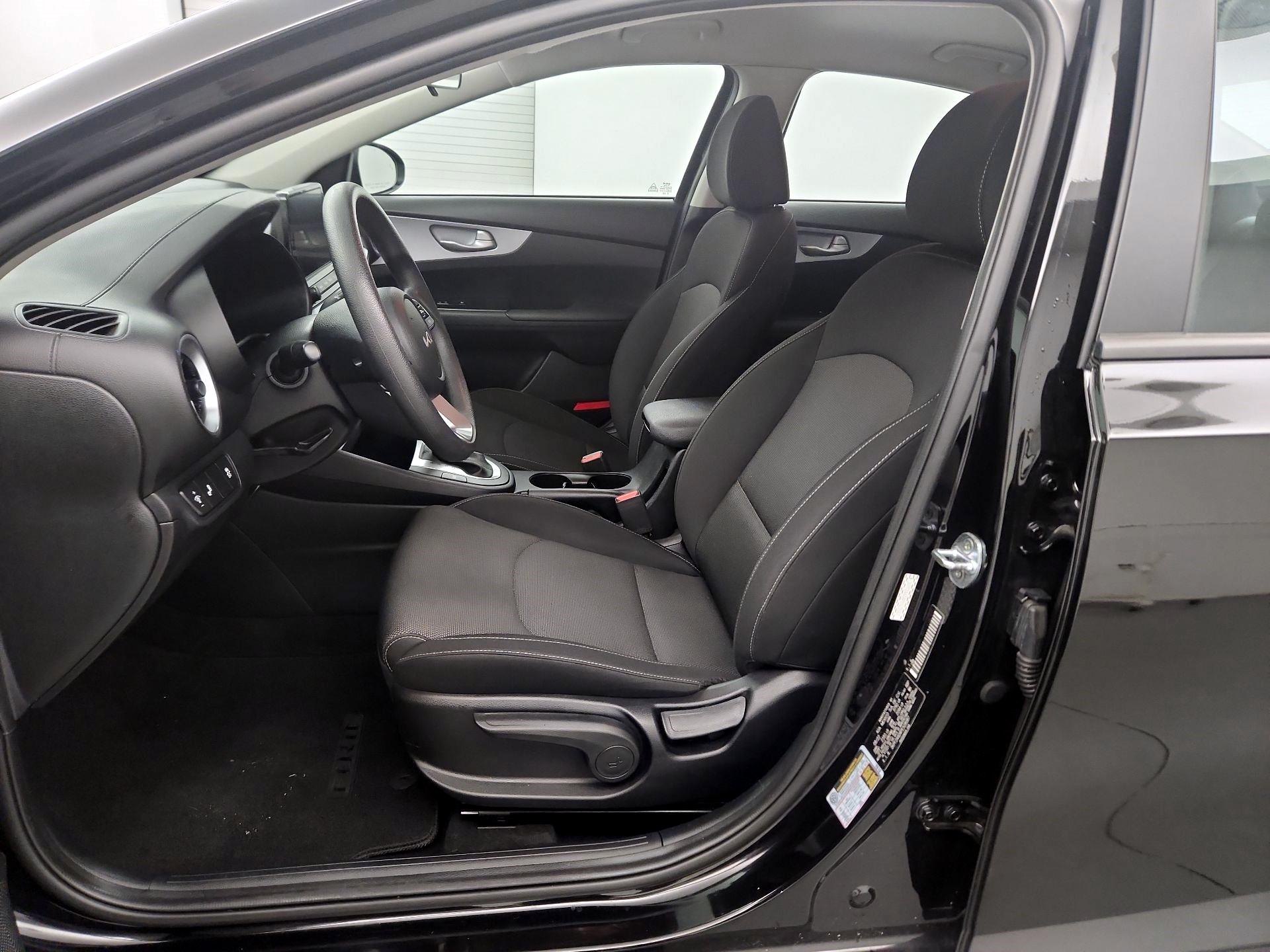 Thumbnail: 2023 Kia Forte - 9