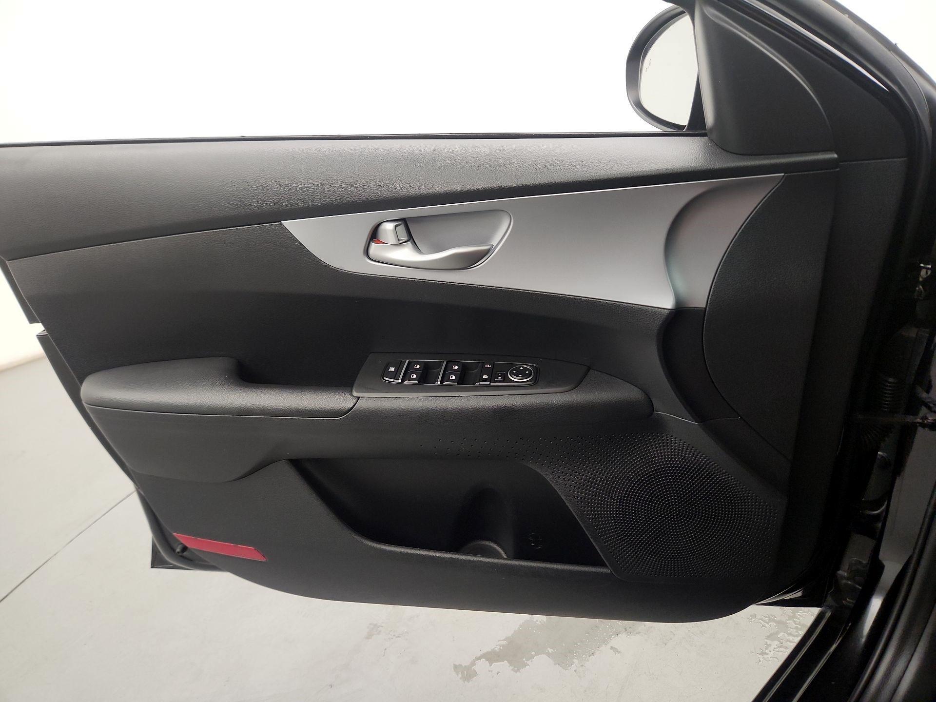 Thumbnail: 2023 Kia Forte - 10