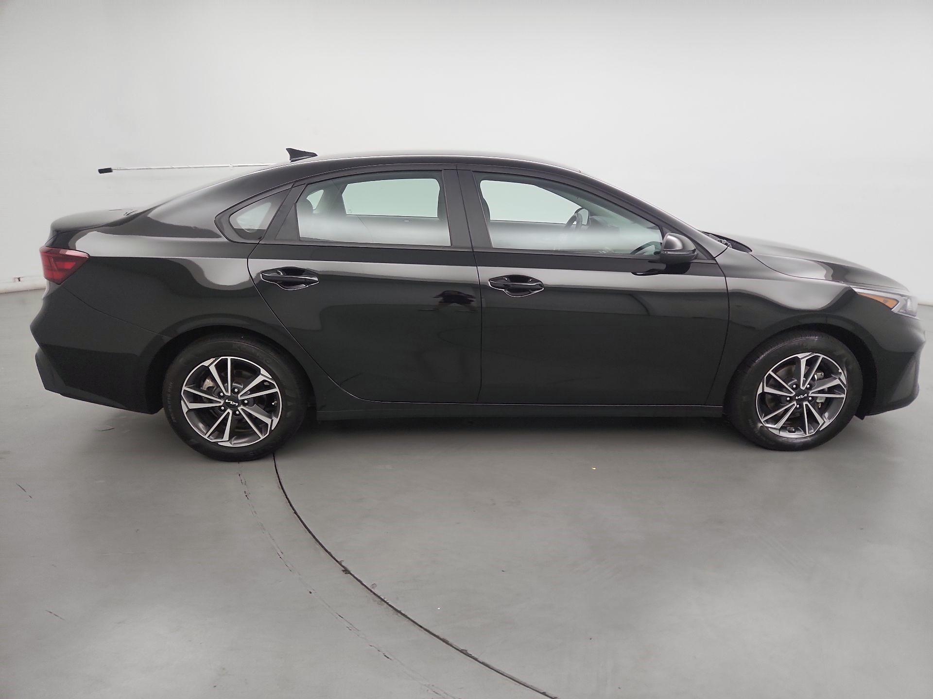Thumbnail: 2023 Kia Forte - 4