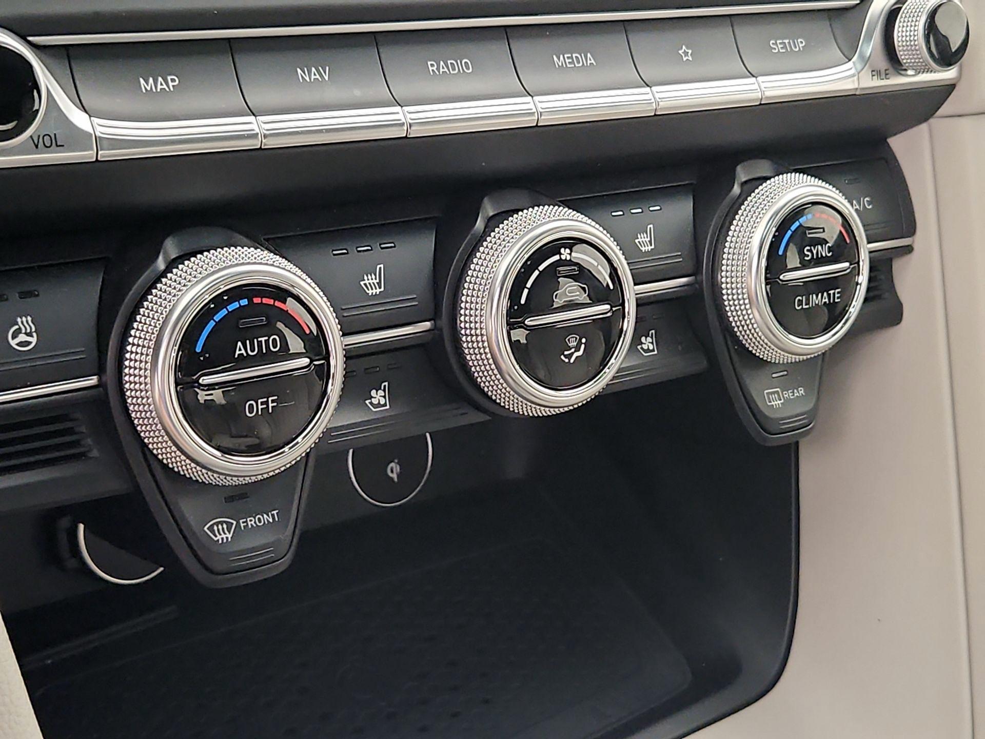 Thumbnail: 2023 Genesis G70 - 17