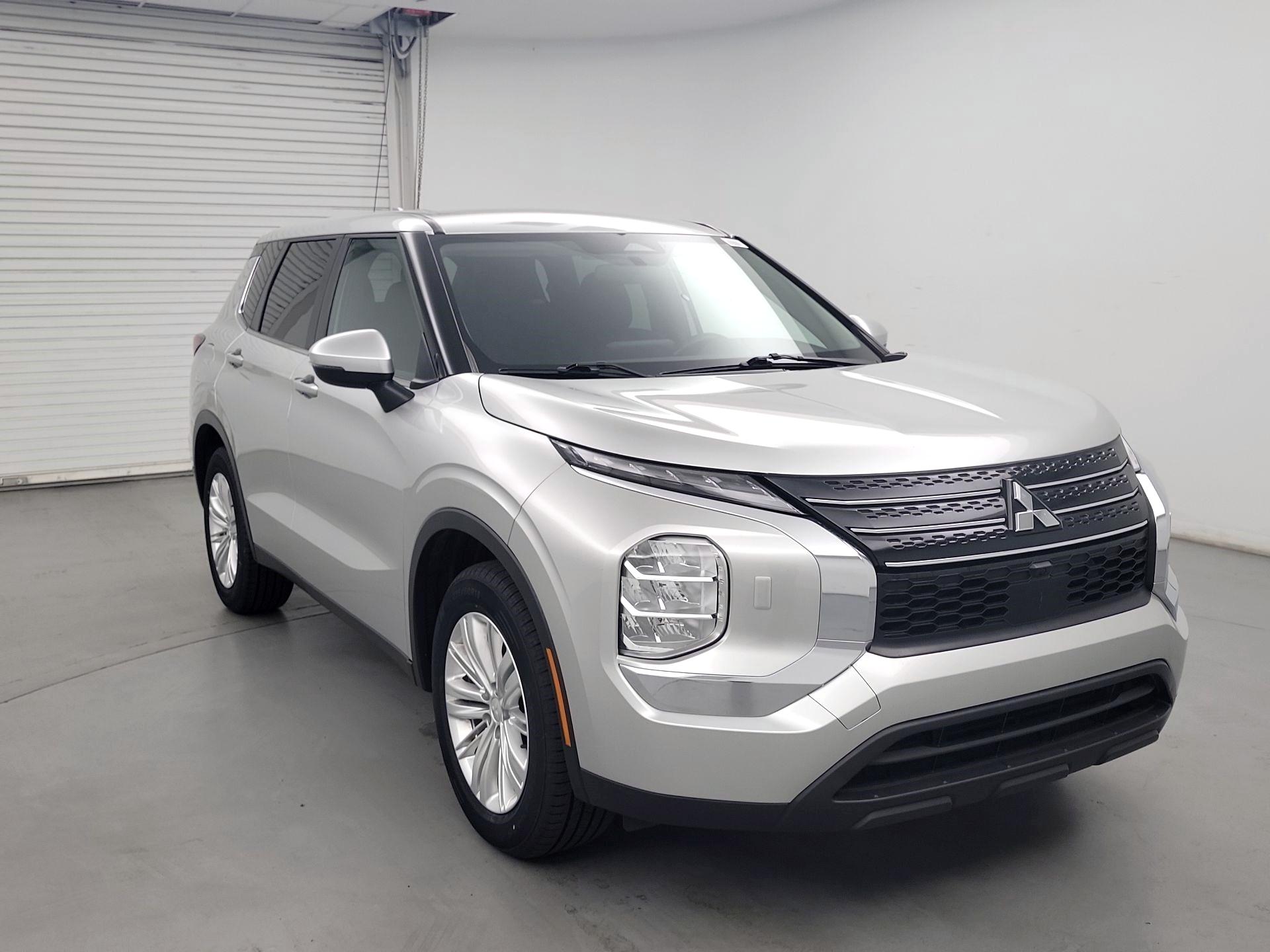 Thumbnail: 2022 Mitsubishi Outlander - 1